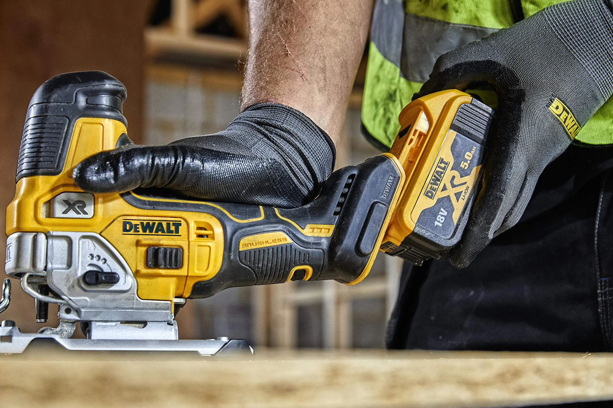 Wyrzynarka 18,0V Głębokość Cięcia 135mm 2x5Ah TSTAK DCS335P2 DeWalt