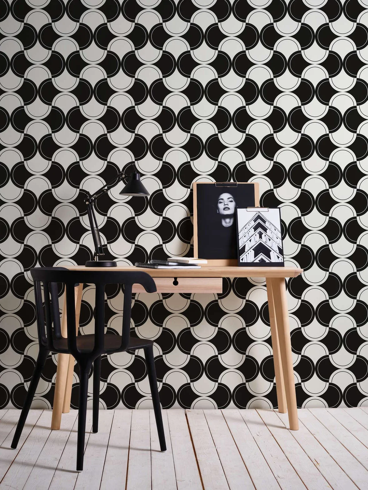 Tapeta retro lata 70. na fizelinie czarno-biała geometryczny wzór koła 10,05 x 0,53 m