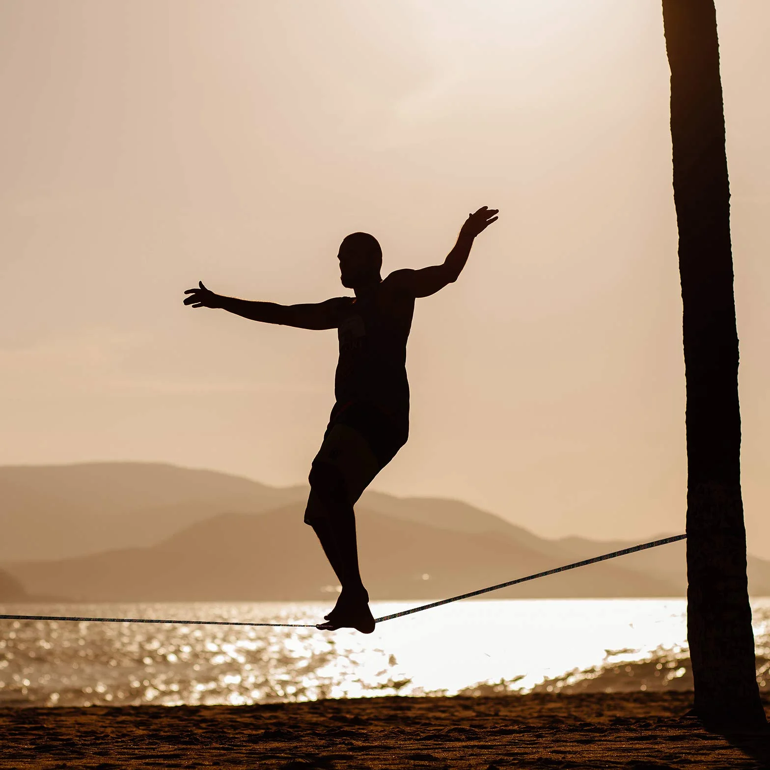 ALPIDEX Slackline Set 15m + osłona drzewa i napinacza grzechotka, odpowiedni dla dzieci początkujących zaawansowanych użytkowników