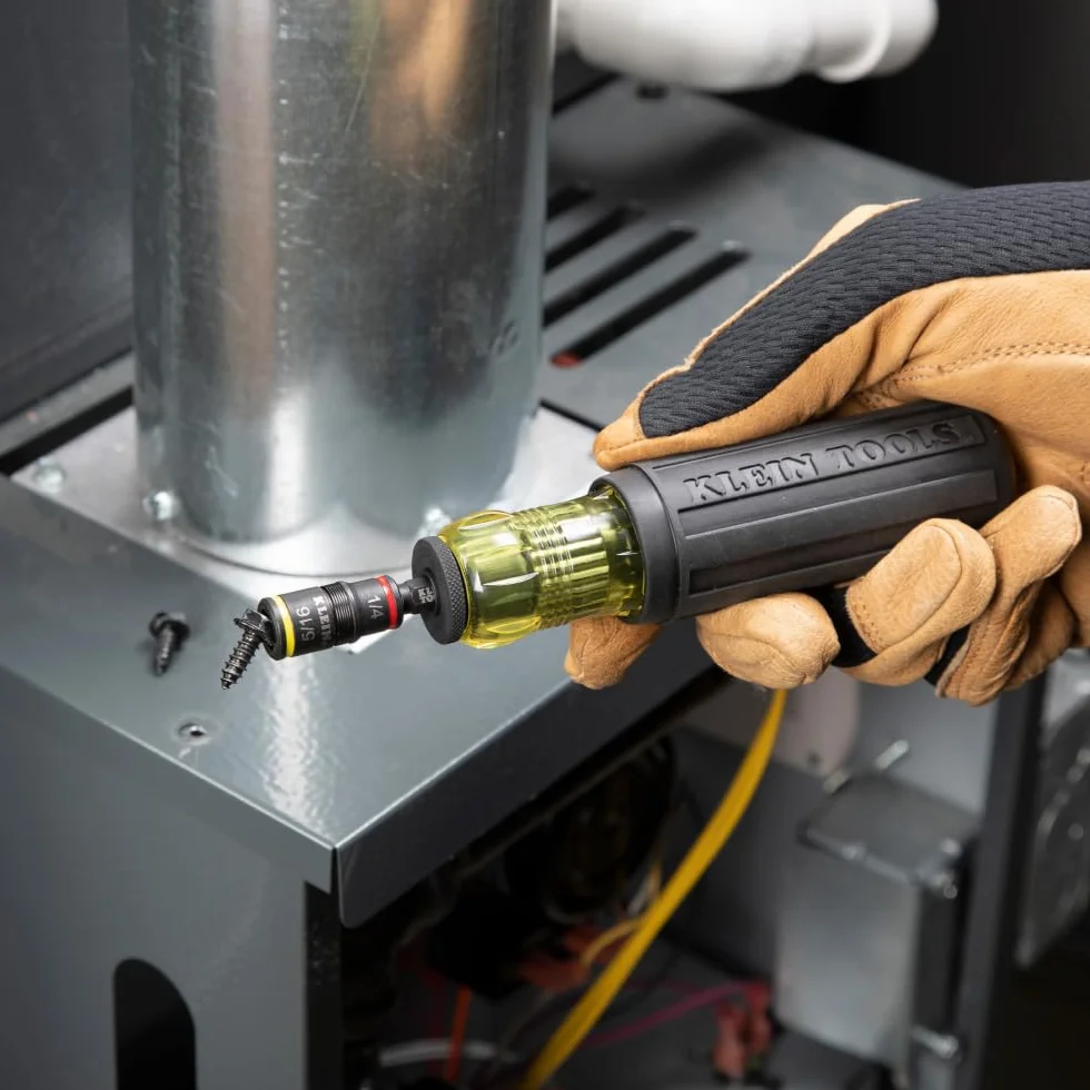 Klein Tools 32931 Zestaw nasadek udarowych 3 w 1, gniazdo z klapką z 2 rozmiarami sterowników sześciokątnych SAE i funkcją trzymania bitów 1/4 cala, klasa udarowa