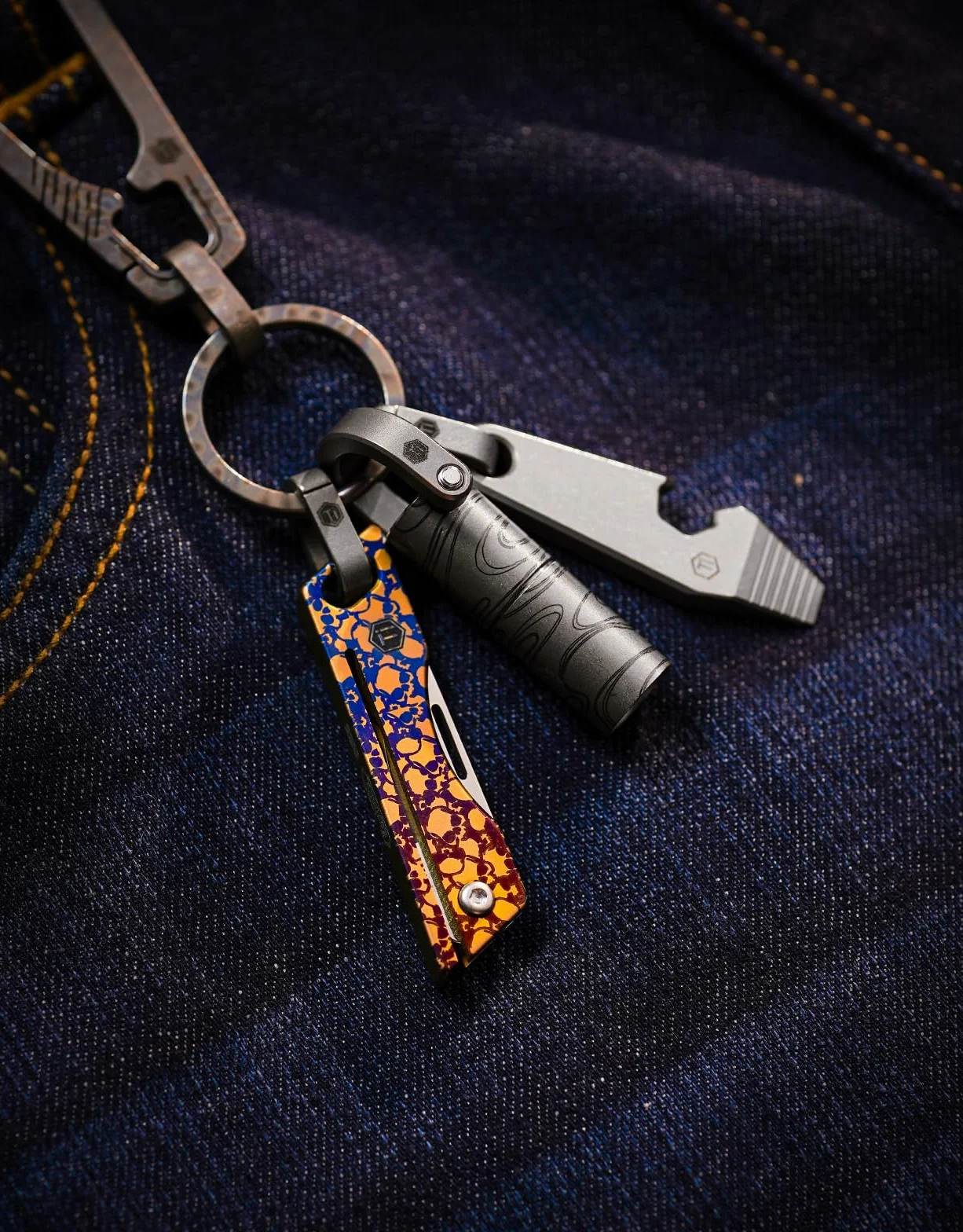 KeyUnity KK06 mały tytanowy, składany mini nóż Edc z wbudowaną dziurką na klucz, lekki breloczek do kluczy, nóż do kempingu i wędrówek