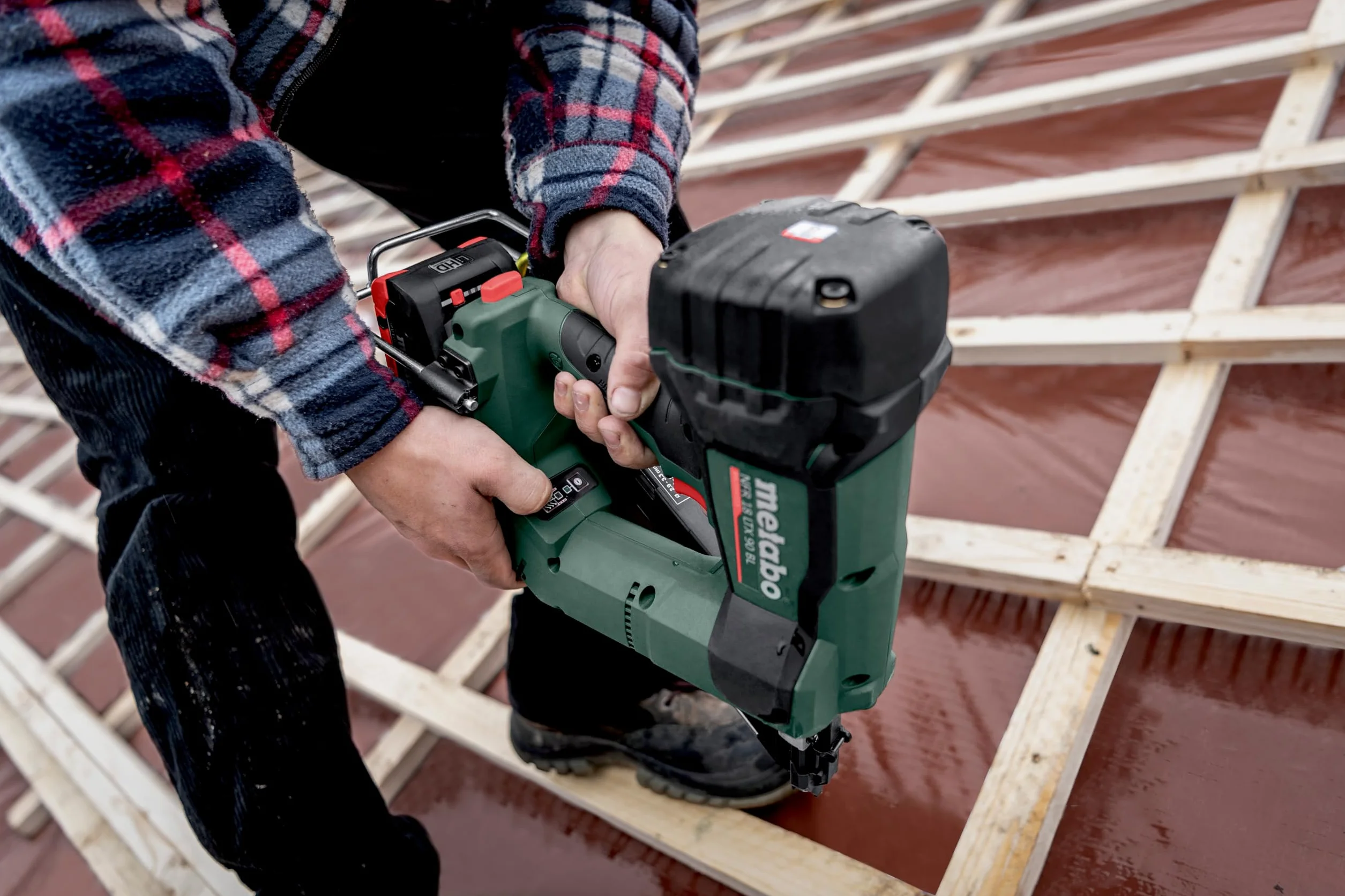 Metabo akumulatorowy gwoździarka NFR 18 LTX 90 BL – 612090840 – 18 V – Z technologią uderzenia pneumatycznego do wszechstronnych prac podłogowych i montażowych – Bez akumulatora i ładowarki
