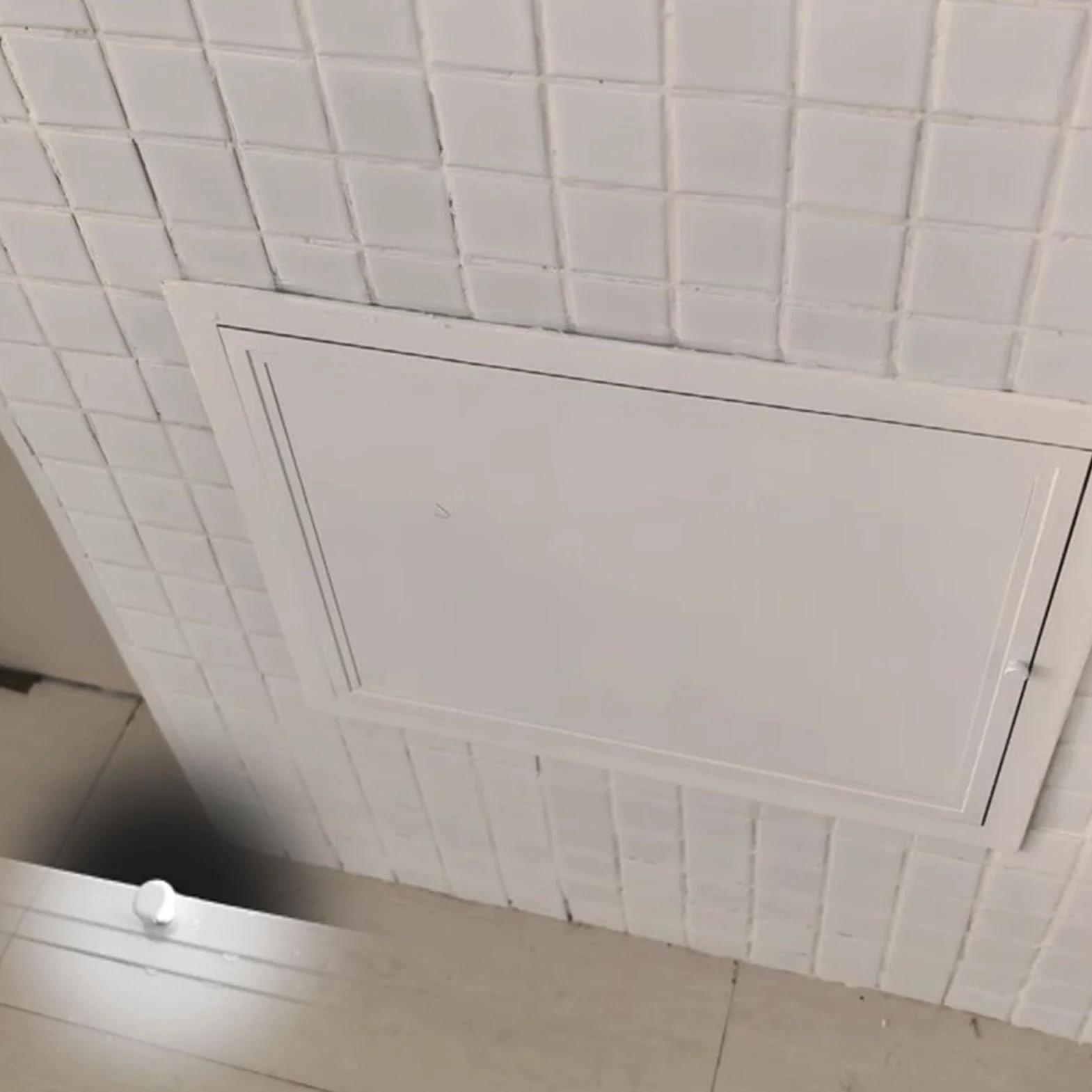 Panel dostępu, klapa dostępu do płyt kartonowo-gipsowych z uchwytem, panel kontroli serwisowej, drzwi na strych do łazienki, łatwa pokrywa płyty z otworami, drzwi skrzynkowe