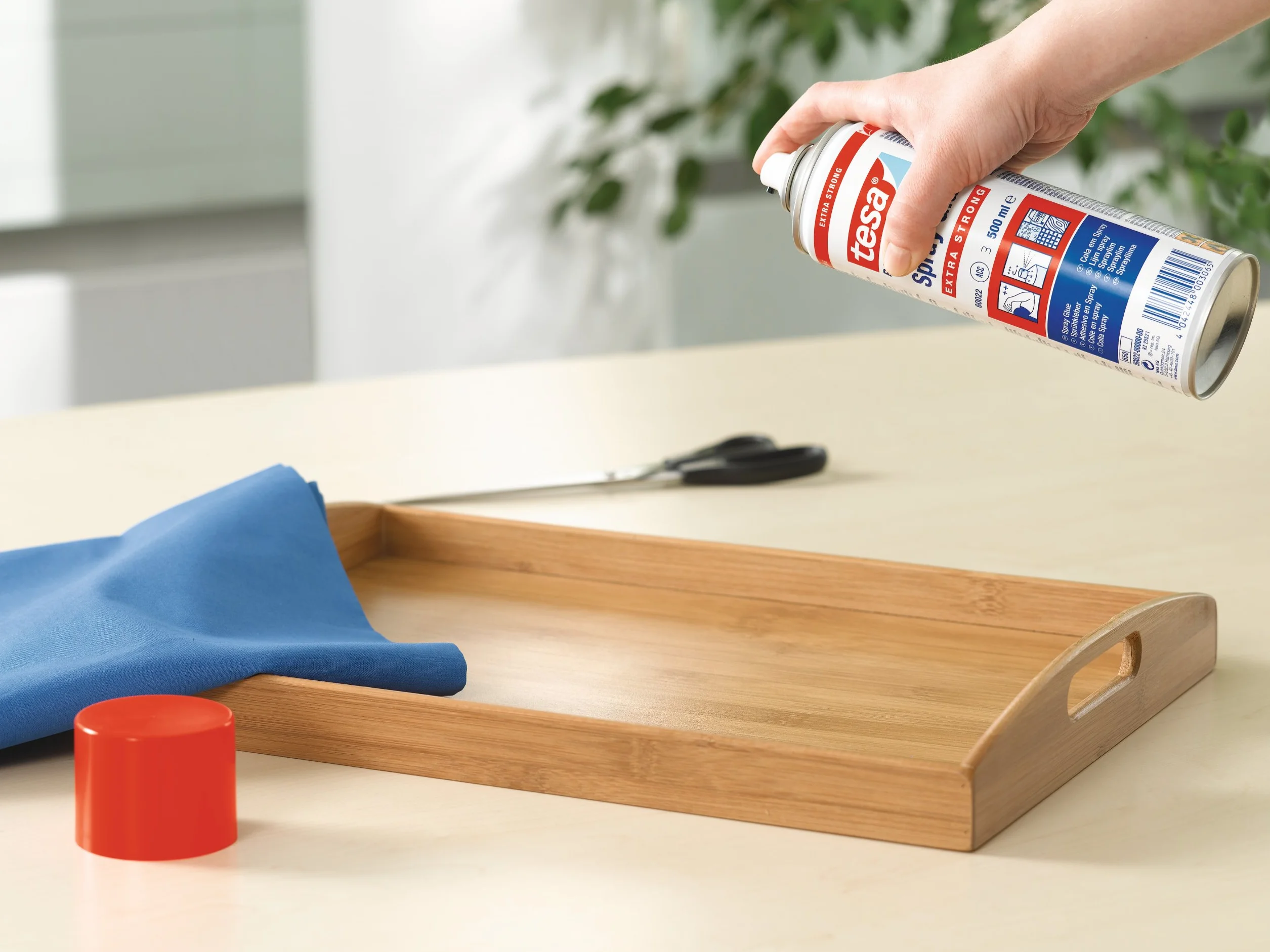 tesa klej natryskowy bardzo mocny - mocny klej natryskowy do lekkich i średnich materiałów z gładkimi do nierównych powierzchni - bez silikonu - 500 ml