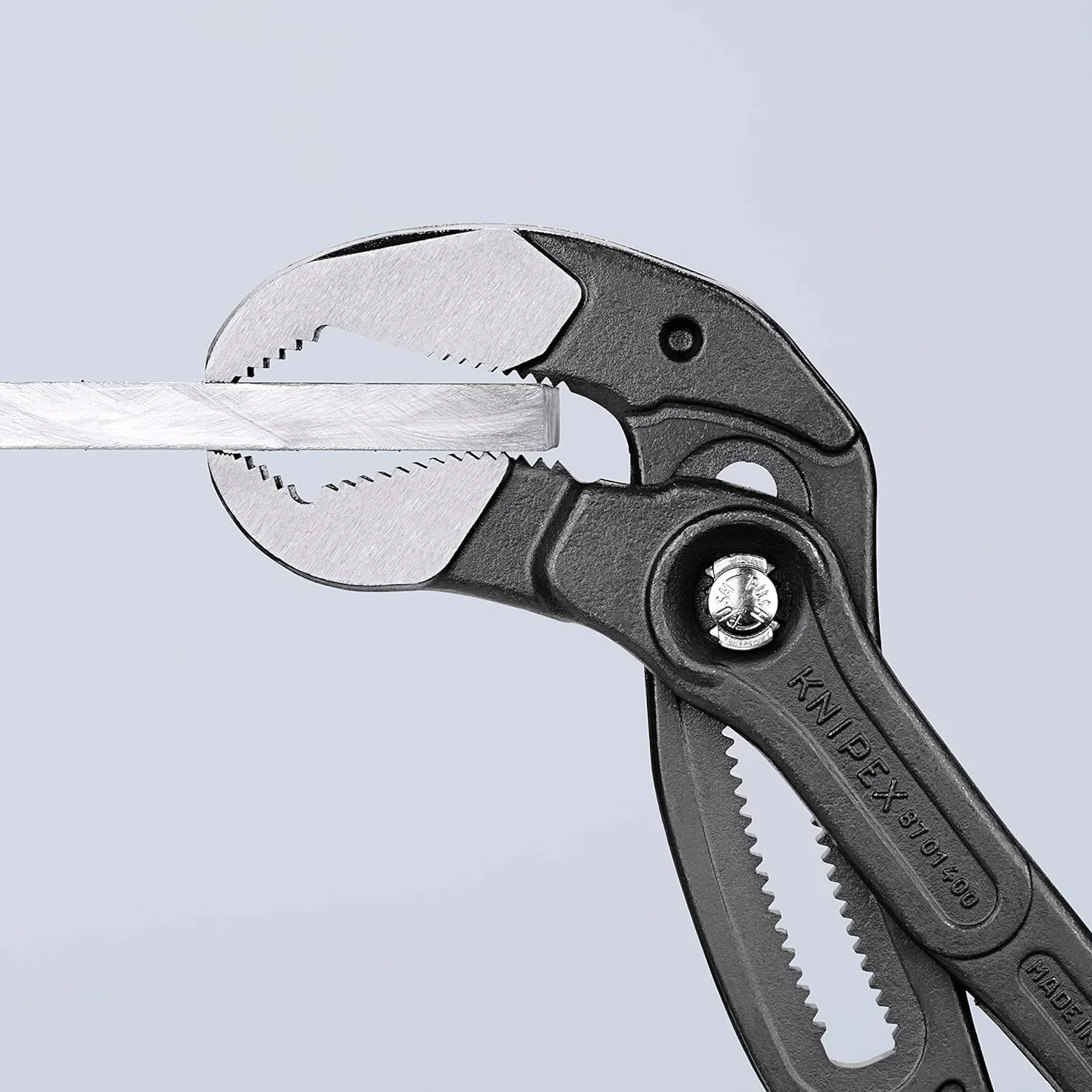 KNIPEX Cobra XL Szczypce do rur w opakowaniu z zawieszką fosforanowana, szara pokryte antypoślizgowym tworzywem sztucznym 400 mm, 87 01 400 SB