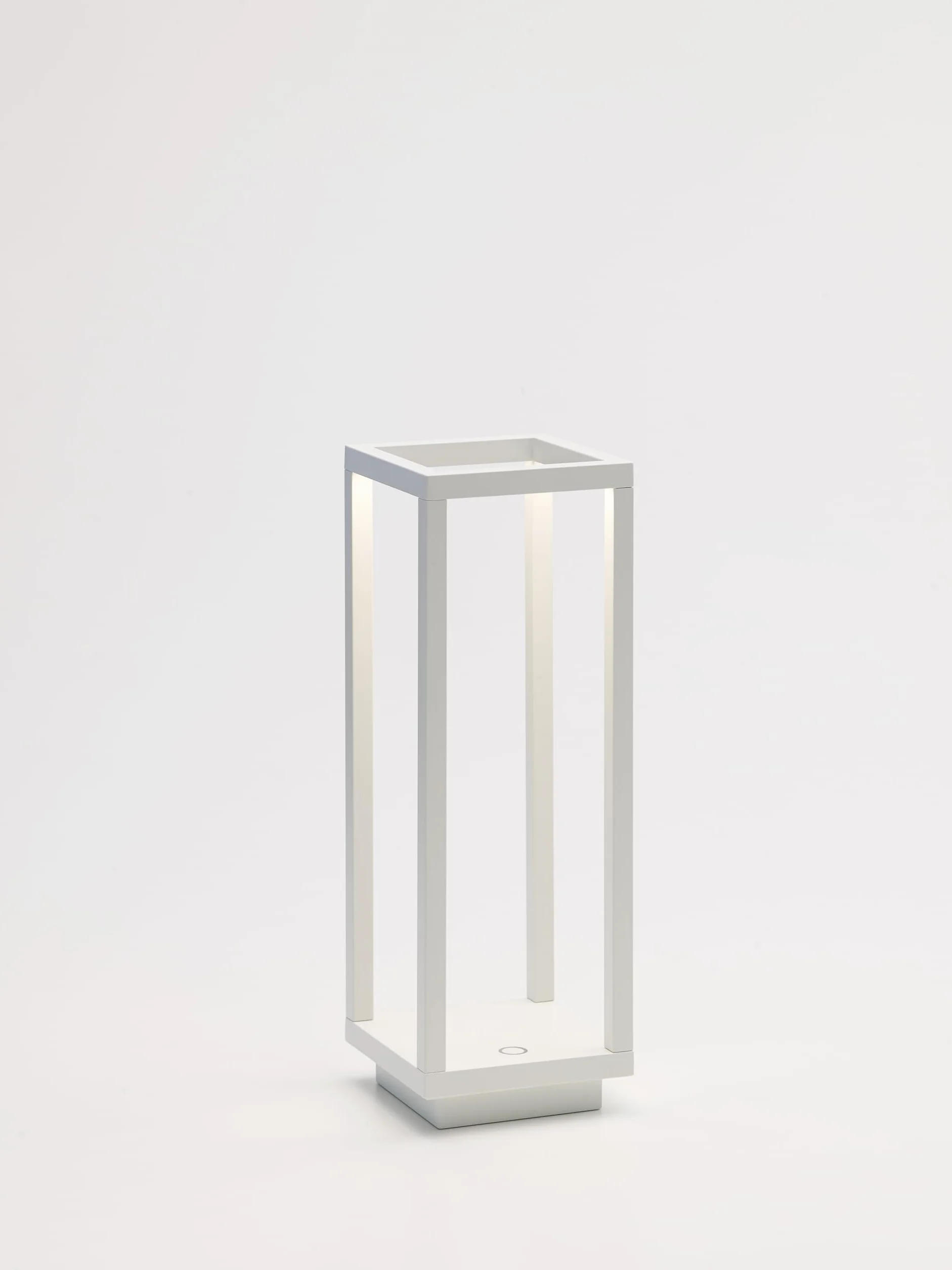 Zafferano, Home Pro Lamp, Bezprzewodowa Zasilana Akumulatorowo Lampa Stołowa ze Sterowaniem Dotykowym, do Użytku Wewnętrznego i Zewnętrznego, Ściemniacz, 3000 K, Wysokość 29,4 cm, Kolor Biały