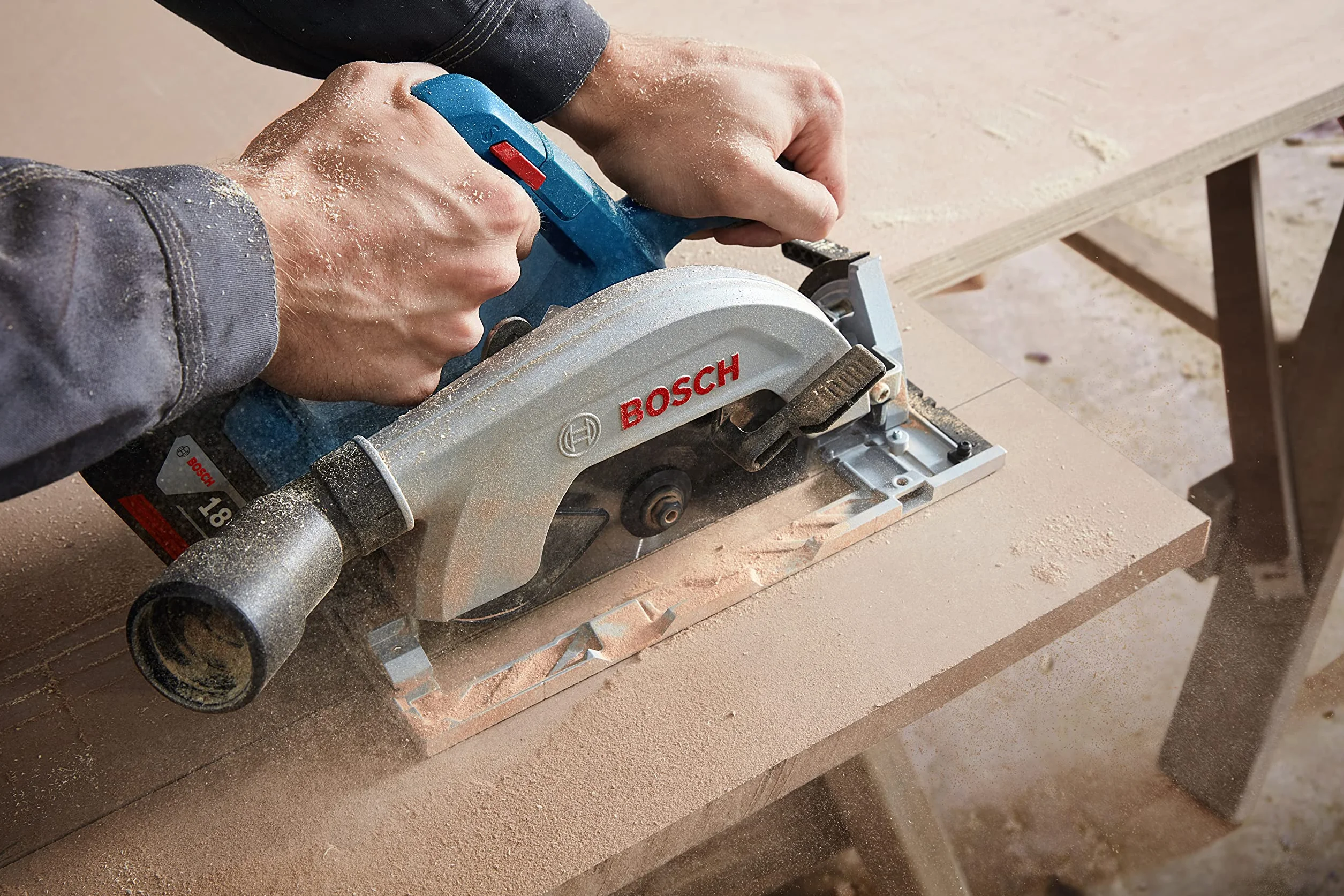 Bosch Professional system 18V: akumulatorowa pilarka tarczowa GKS 185-LI (1 prowadnica równoległa, 1 tarcza pilarska, prędkość obrotowa bez obciążenia 5.000 min-1)