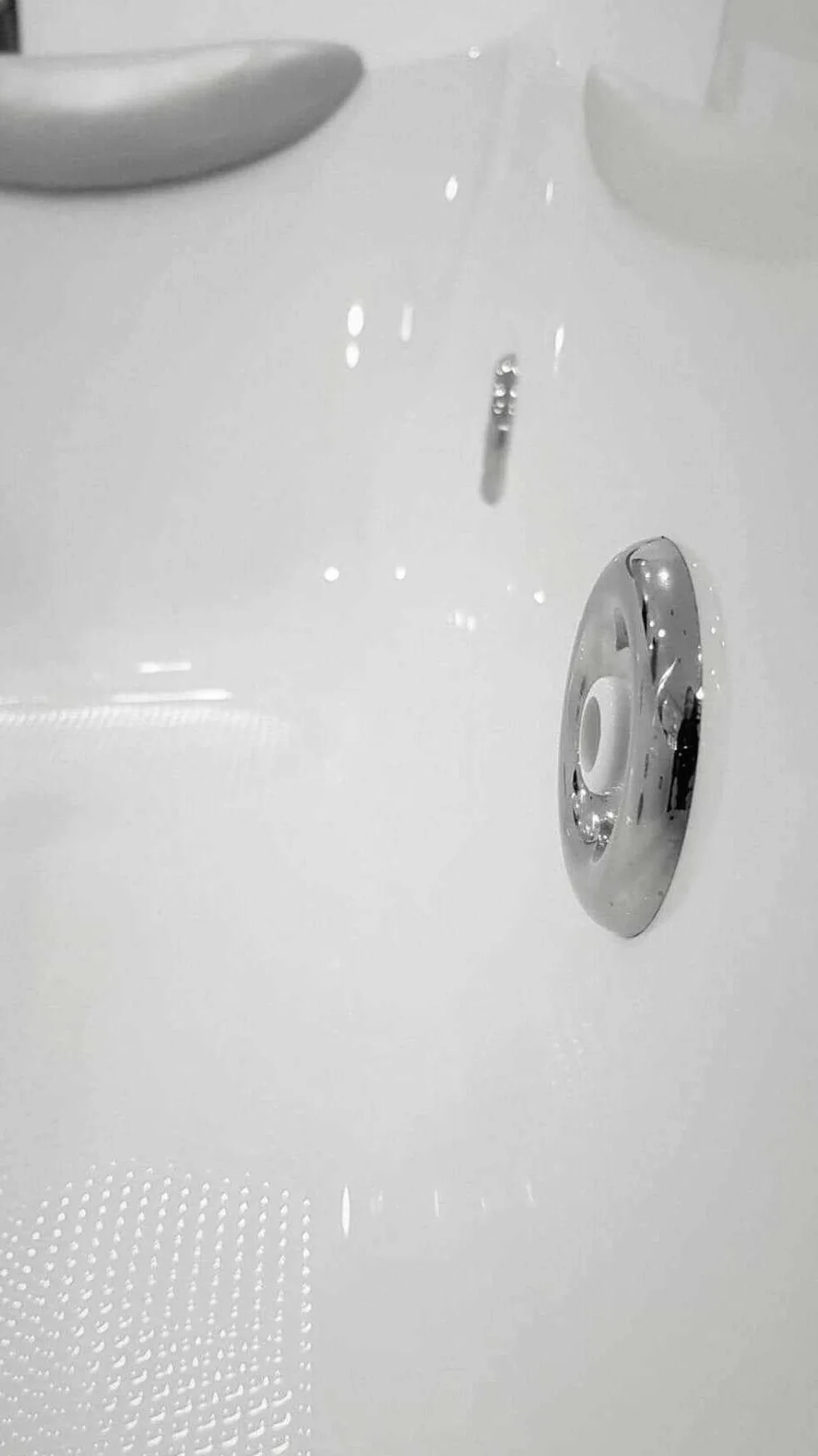 Wanna z hydromasażem prostokątna opona Novellini Calypso Eco 150 x 70 x wys. 55 cm 150 l kolumna 1 panel przedni 1 boczny dwustronna rama hydro-Whirlpool wzmocniona akrylowa biała błyszcząca