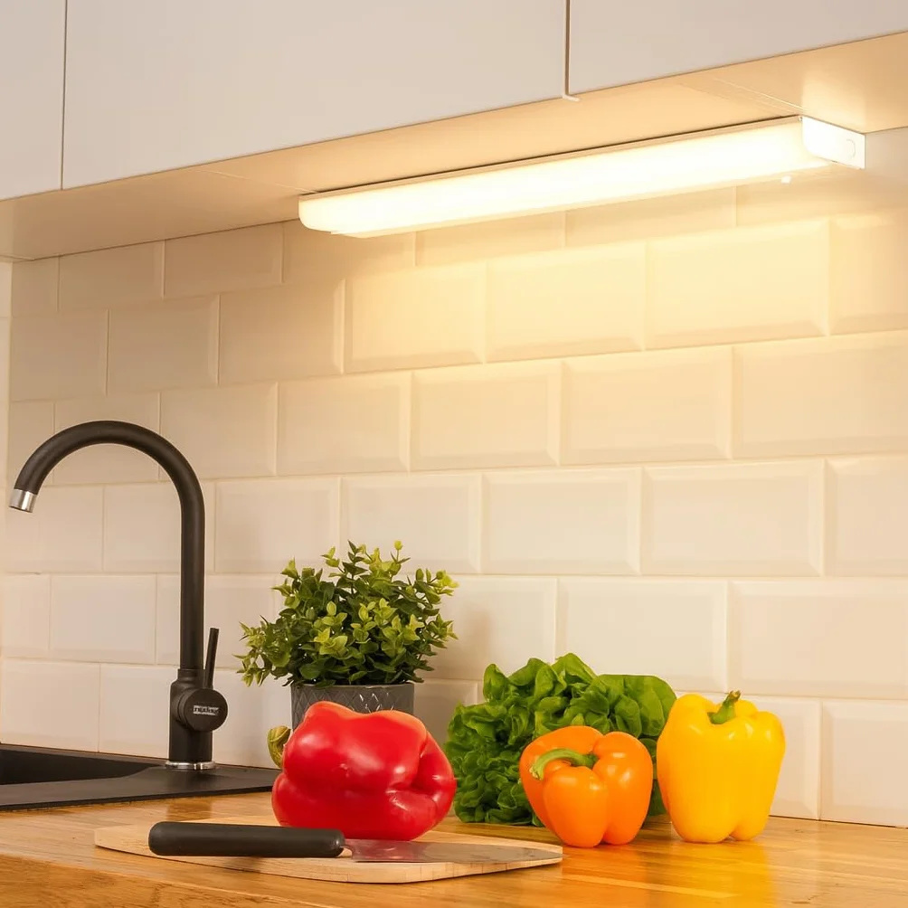 Iluminación de trabajo LED para debajo del armario – 16 W, 24", 1150 lúmenes, 3000 K (blanco cálido), base de metal Frost