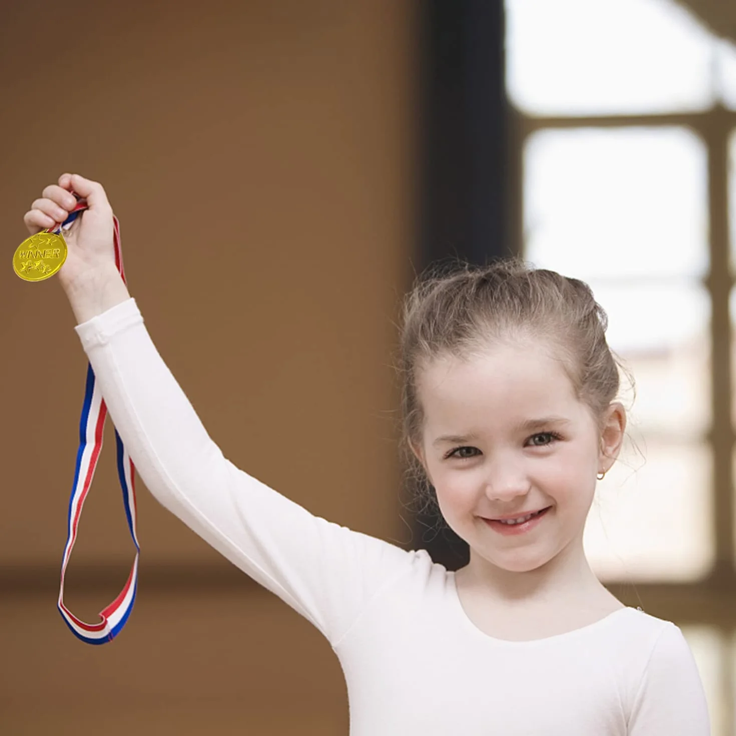 15 sztuk medalików dla dzieci, plastikowych medalików, zwycięskich medalików, nagrody na zawody sportowe dla dzieci, złota, srebra i brązu z paskiem