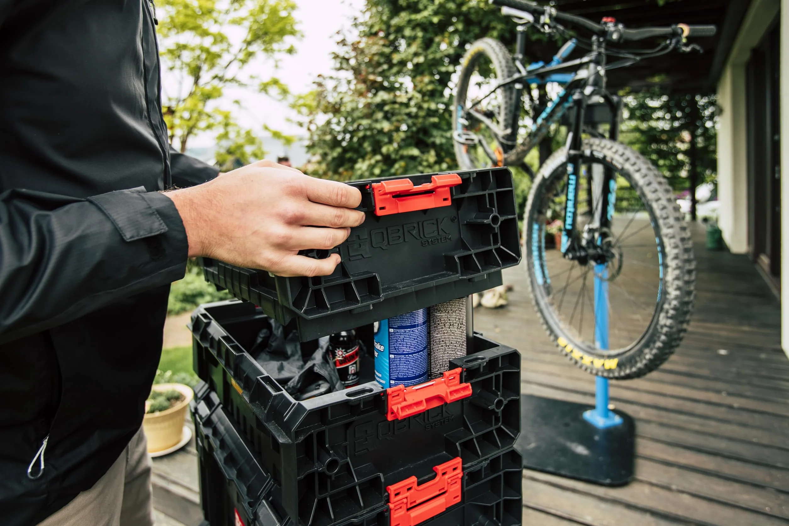 Qbrick System Skrzynka narzędziowa skrzynka narzędziowa Pusta skrzynka na narzędzia PRO Drawer 2 Toolbox 2.0 Basic czarna czerwona 450 x 310 x 244 mm
