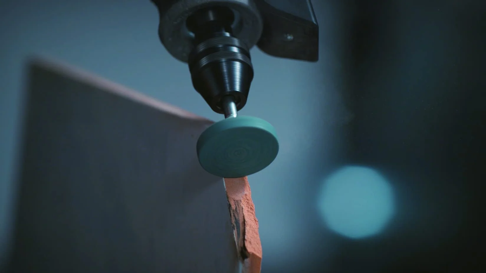 Dremel 85422 kamień szlifierski z węglikiem krzemu – zestaw akcesoriów do narzędzi wielofunkcyjnych z 1 kamieniami szlifierskimi Ø 3,2 mm do ostrzenia i szlifowania szkła, granitu, marmuru