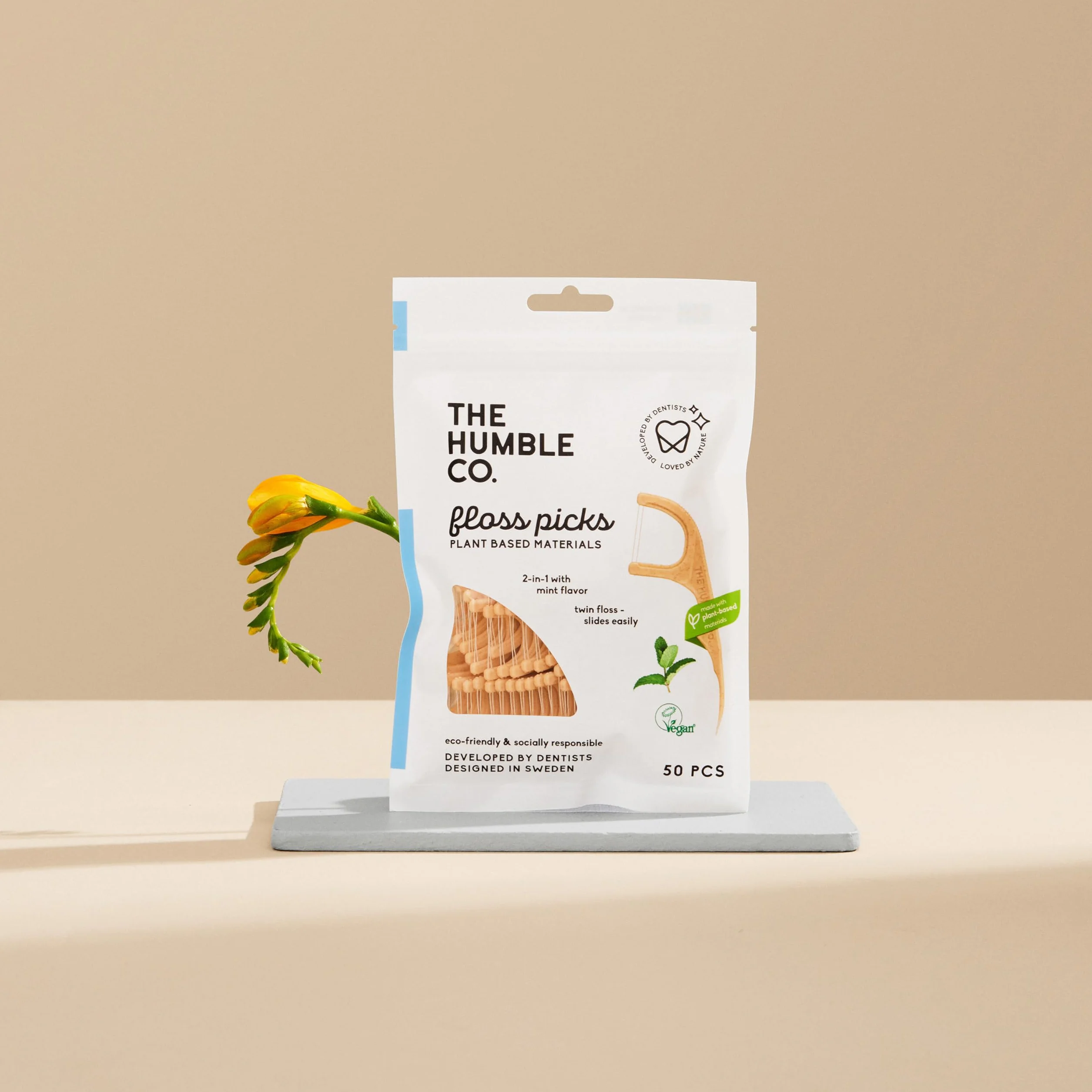 The Humble Co. Roślinne patyczki z nicią dentystyczną, świeża mięta, przyjazne dla środowiska, wegańskie, bez cukru, zalecane przez dentystów – usuwa kamień nazębny i nadaje uczucie świeżości (1 x 50p)