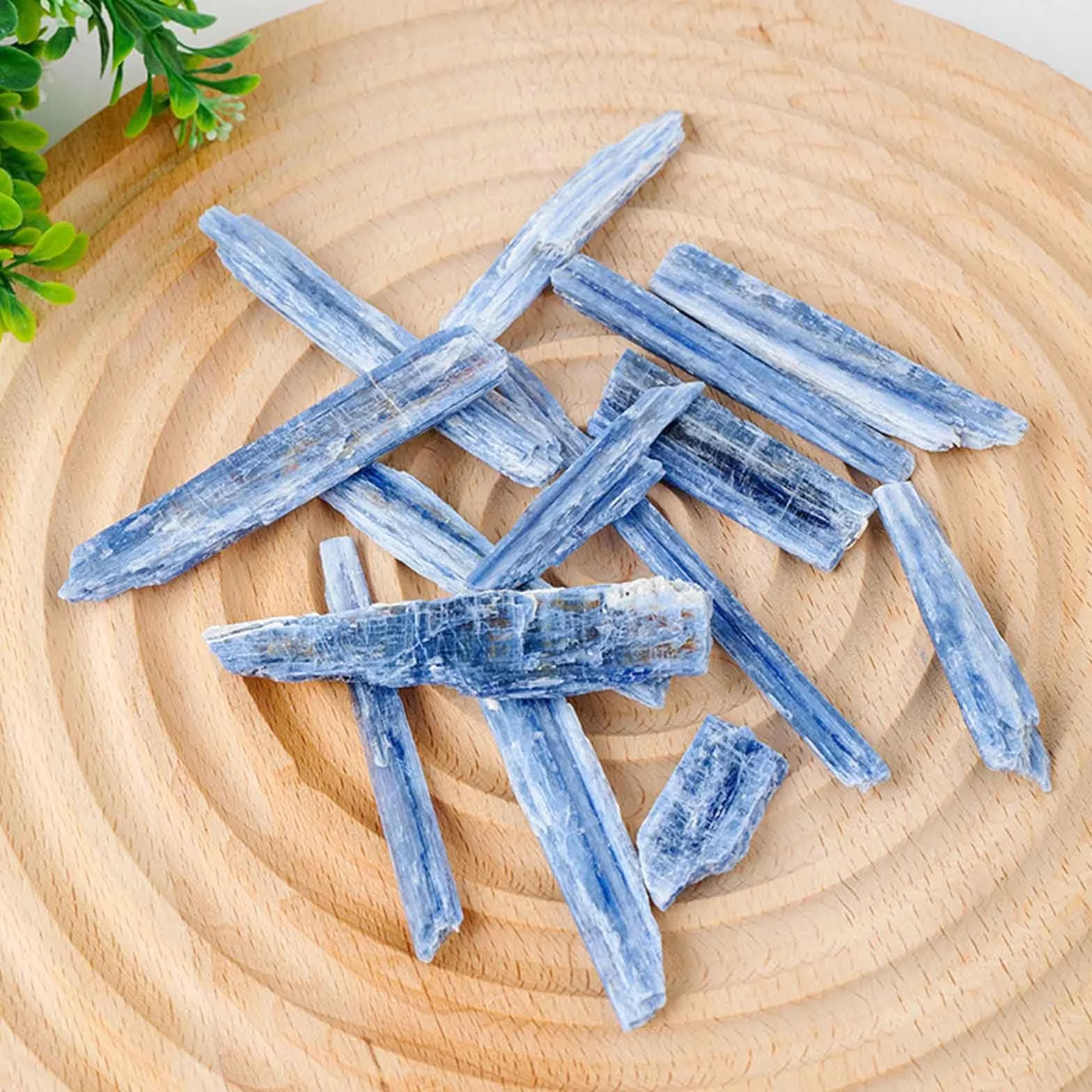 Naturalny Kamień Kyanite 1000g Surowy Szorstki Nieregularny do Upadku Owijanie Drutu Wicca Reiki Medytacja