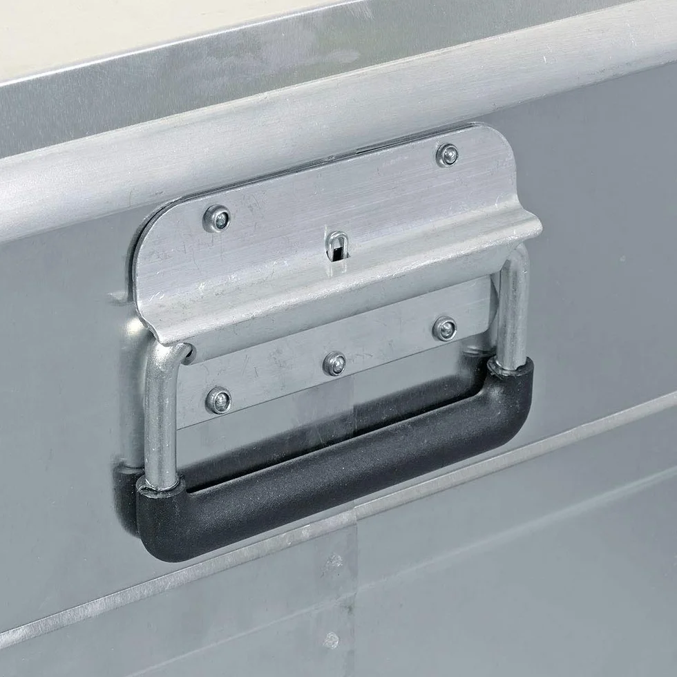 Aluminiowe pudełko z narożnikami do układania w stos, dł. x szer. x wys. 685 x 490 x 340 mm, 93 l, pyłoszczelne/odporne na zachlapanie