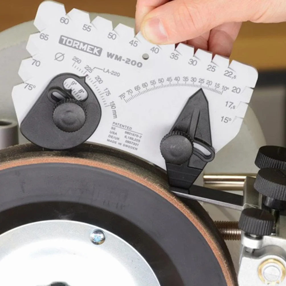 Tormek Ustawiacz kątowy do systemu ostrzenia WM-200 Angle Master. Ustawia idealny kąt do ostrzenia ostrzy. Działa na systemach ostrzenia.