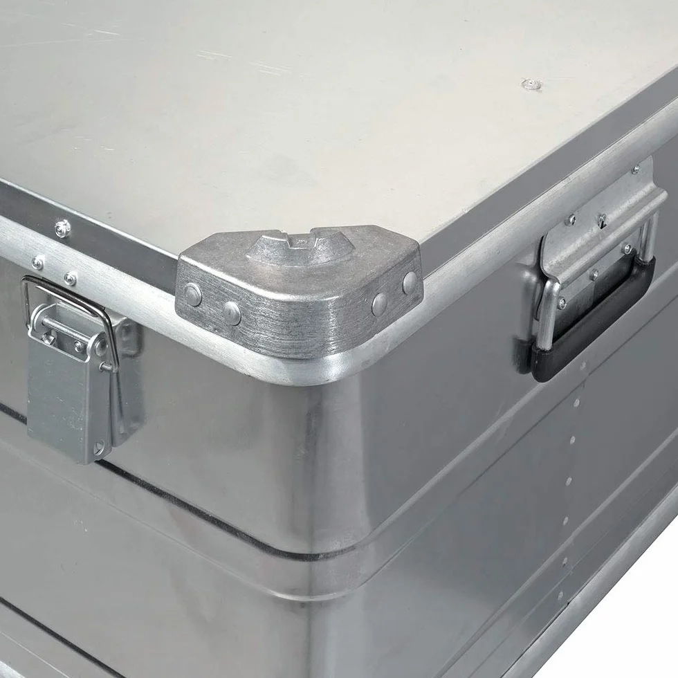Aluminiowe pudełko z narożnikami do układania w stos, dł. x szer. x wys. 685 x 490 x 340 mm, 93 l, pyłoszczelne/odporne na zachlapanie