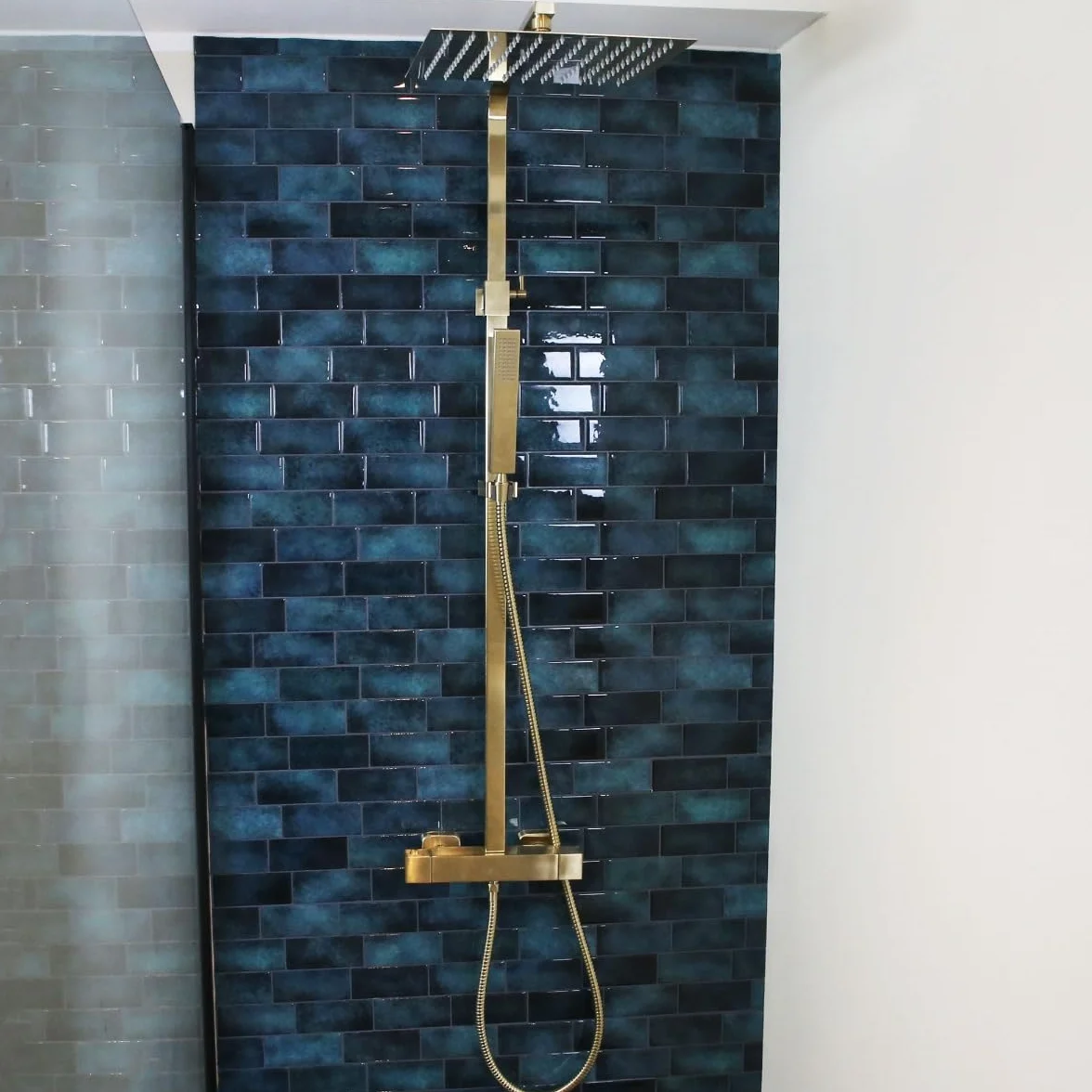 Essebagno 9025553 Kwadratowa kolumna prysznicowa termostatyczna złota