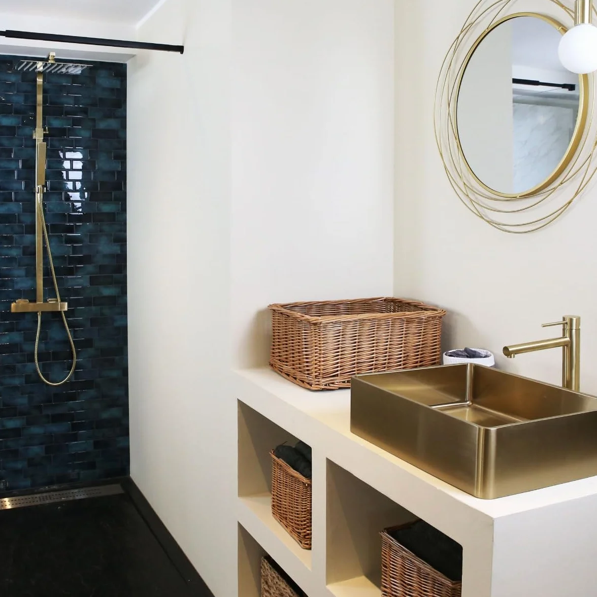 Essebagno 9025553 Kwadratowa kolumna prysznicowa termostatyczna złota