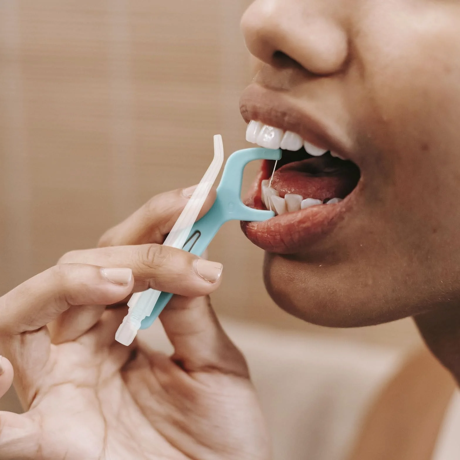 Vaguelly 4 wymienne końcówki do irygatora – wymienna klasyczna głowica do przenośnego irygatora dentystycznego, akcesoria do dyszy rozpylacza do codziennego czyszczenia zębów