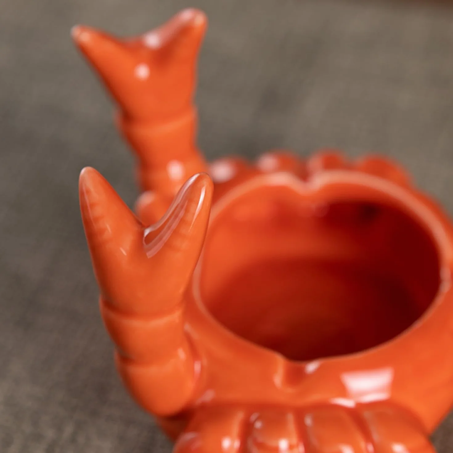 Ceramiczna popielniczka kraba z pokrywką ochroną przed wiatrem 11,5 x 7,9 x 8 cm