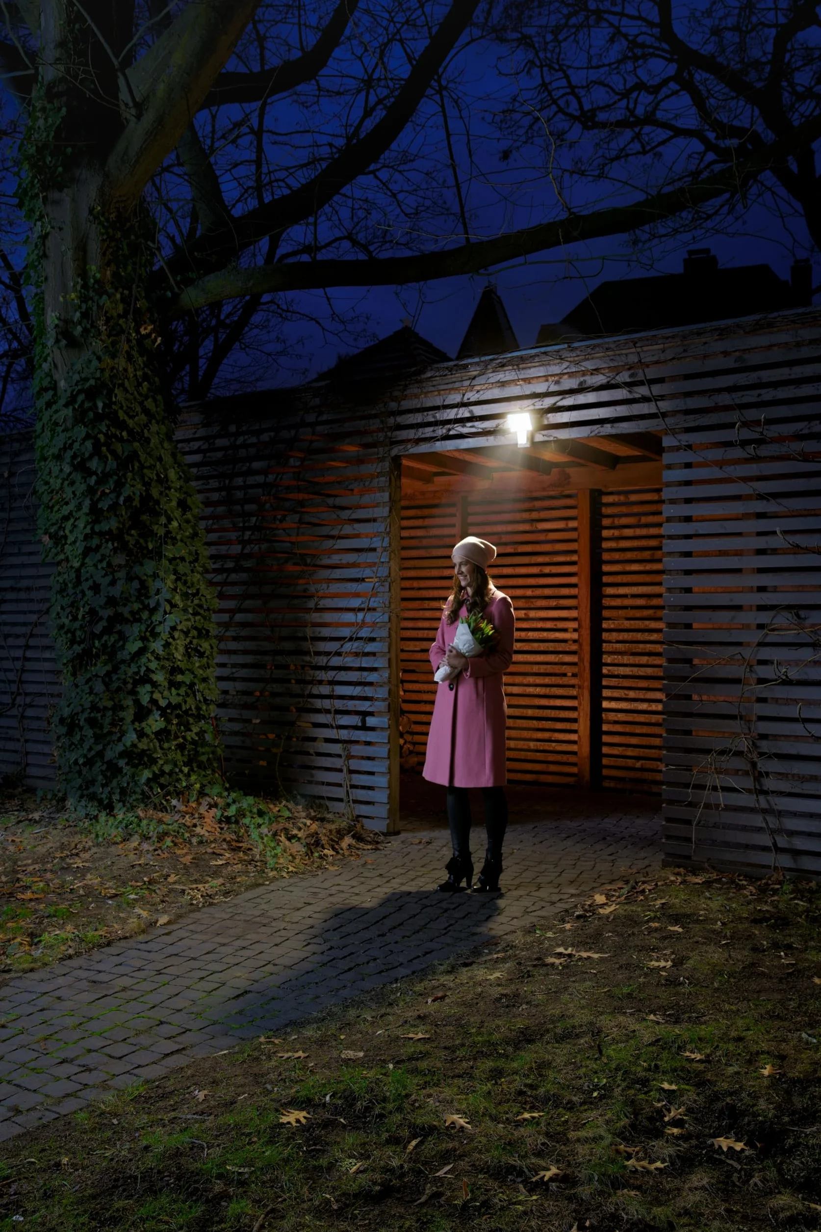OSRAM ENDURA PRO Bardzo wydajny zewnętrzny reflektor ścienny z czujnikiem ruchu i szerokim kątem świecenia w innowacyjnej konstrukcji optycznej, 15 W, ciemnoszary, stopień ochrony IP55, do parkingów i | ENDURA PRO Czujnik Flood, Outdoor Lanterns, ciemnosz
