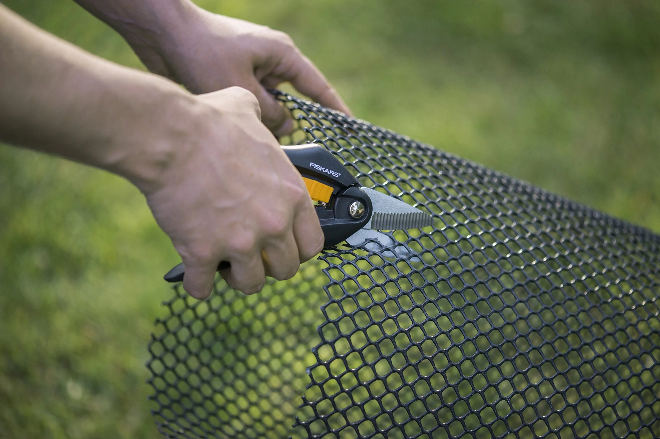 Fiskars Nożyce Uniwersalne, Długość: 20,8 cm, Wysokiej jakości stalowe ostrza, Czarno-pomarańczowe, SingleStep, SP28, 1000571