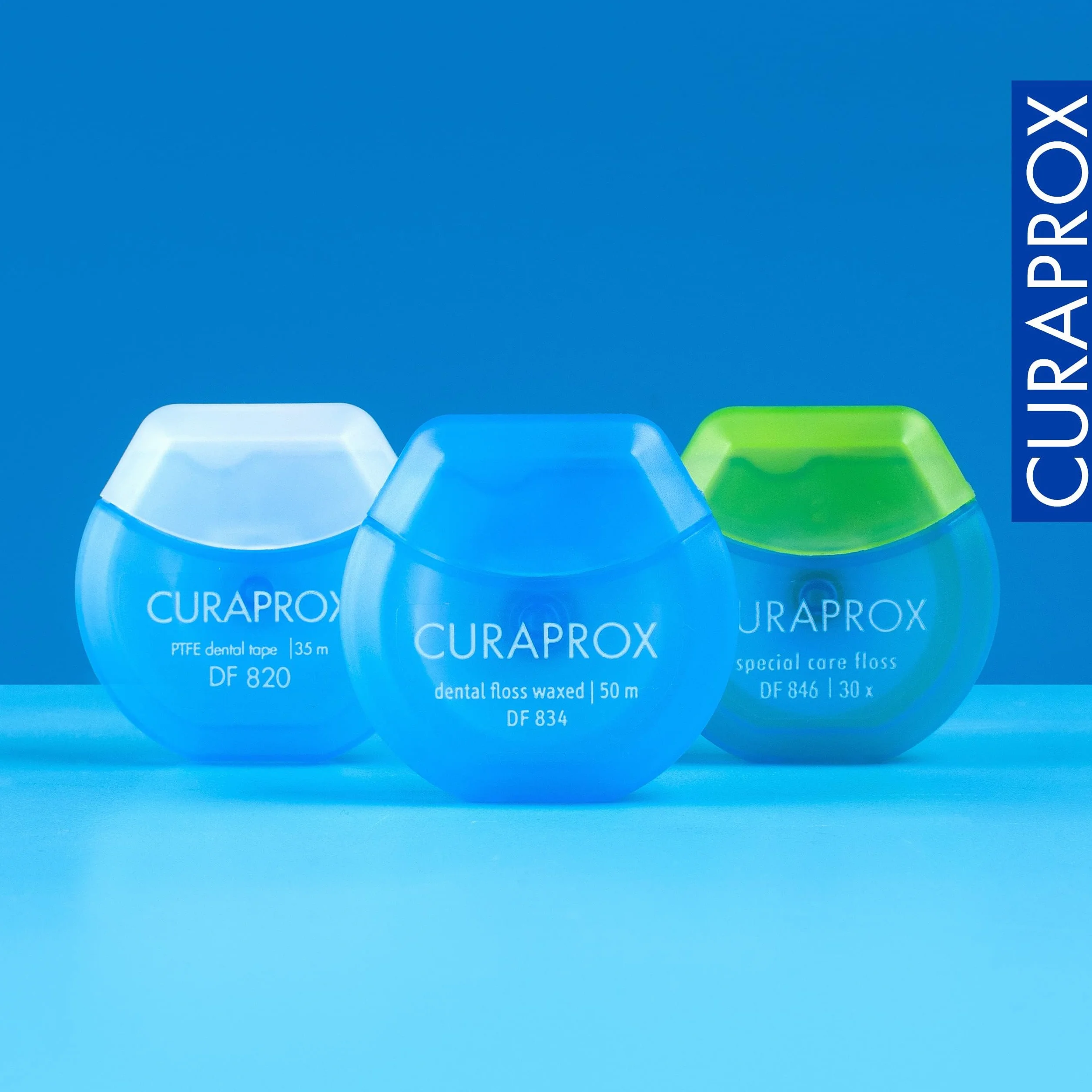 Curaprox DF 834 Dental Floss-woskowana Nić Dentystyczna o miętowym smaku dla Łatwej Obsługi w ciasnych przestrzeniach / 50 metrów | Made in Switzerland