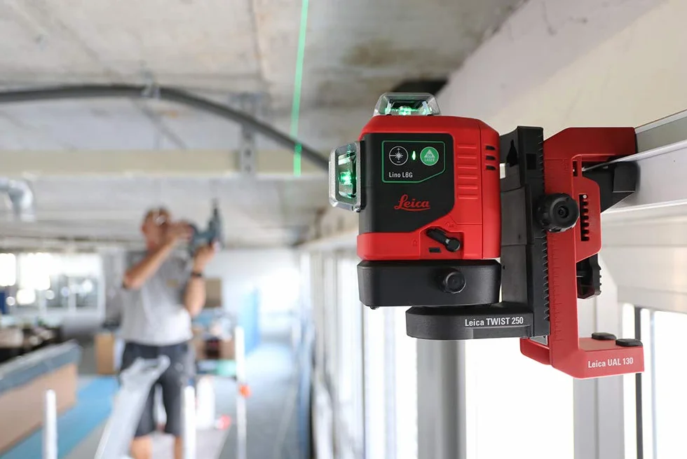 Leica Lino L6G – 3 x 360 stopni laser liniowy z akumulatorem litowo-jonowym, ładowarką, innowacyjnym adapterem magnetycznym i uchwytem ściennym w walizce (zielony laser, obszar roboczy: 35 m)
