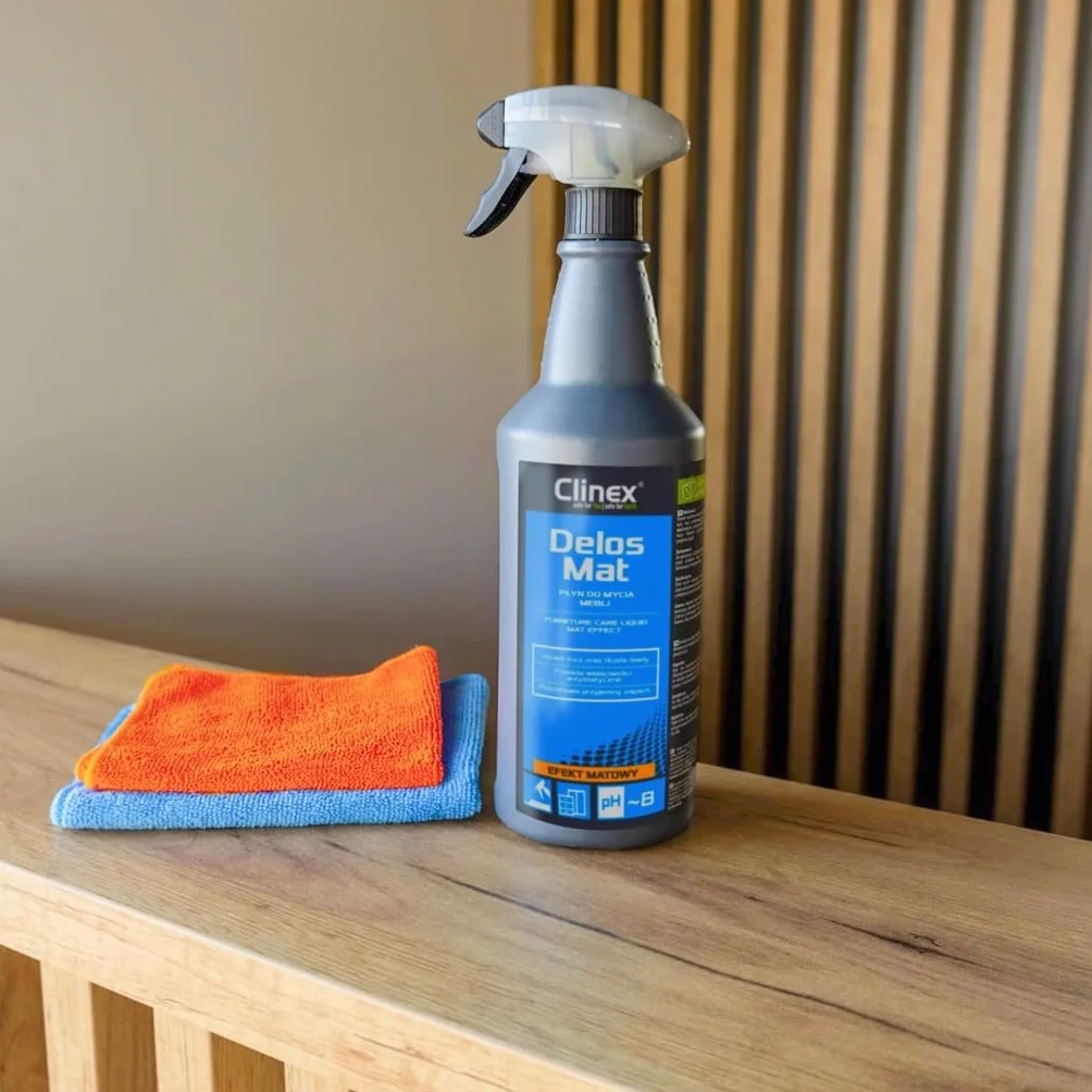 Clinex Delos Mat środek do czyszczenia i pielęgnacji mebli 1000 ml / 1 l środek do czyszczenia drewna – pielęgnacja drewna – usuwa kurz i brud – właściwości antystatyczne, przyjazny dla środowiska