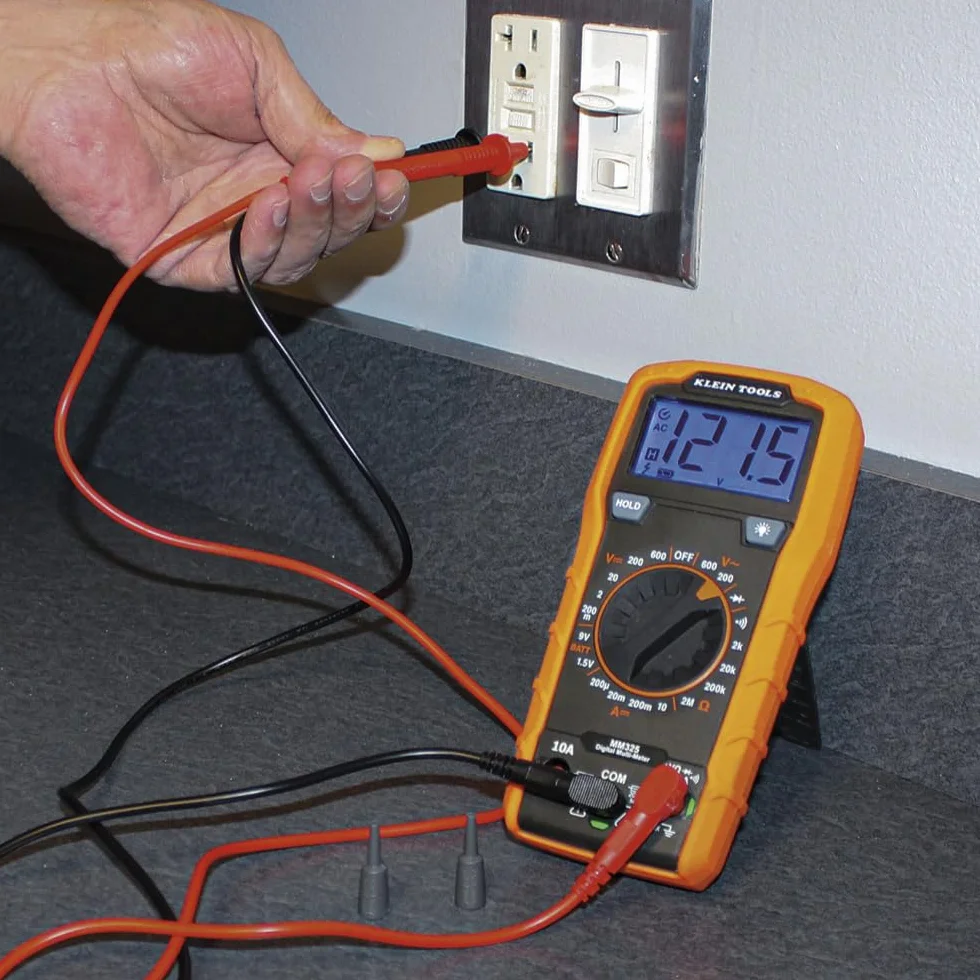 Klein Tools Multimetr MM325, cyfrowy ręczny tester napięcia 600 V AC/DC, testuje baterie, prąd, rezystancję, diody i ciągłość, czarny