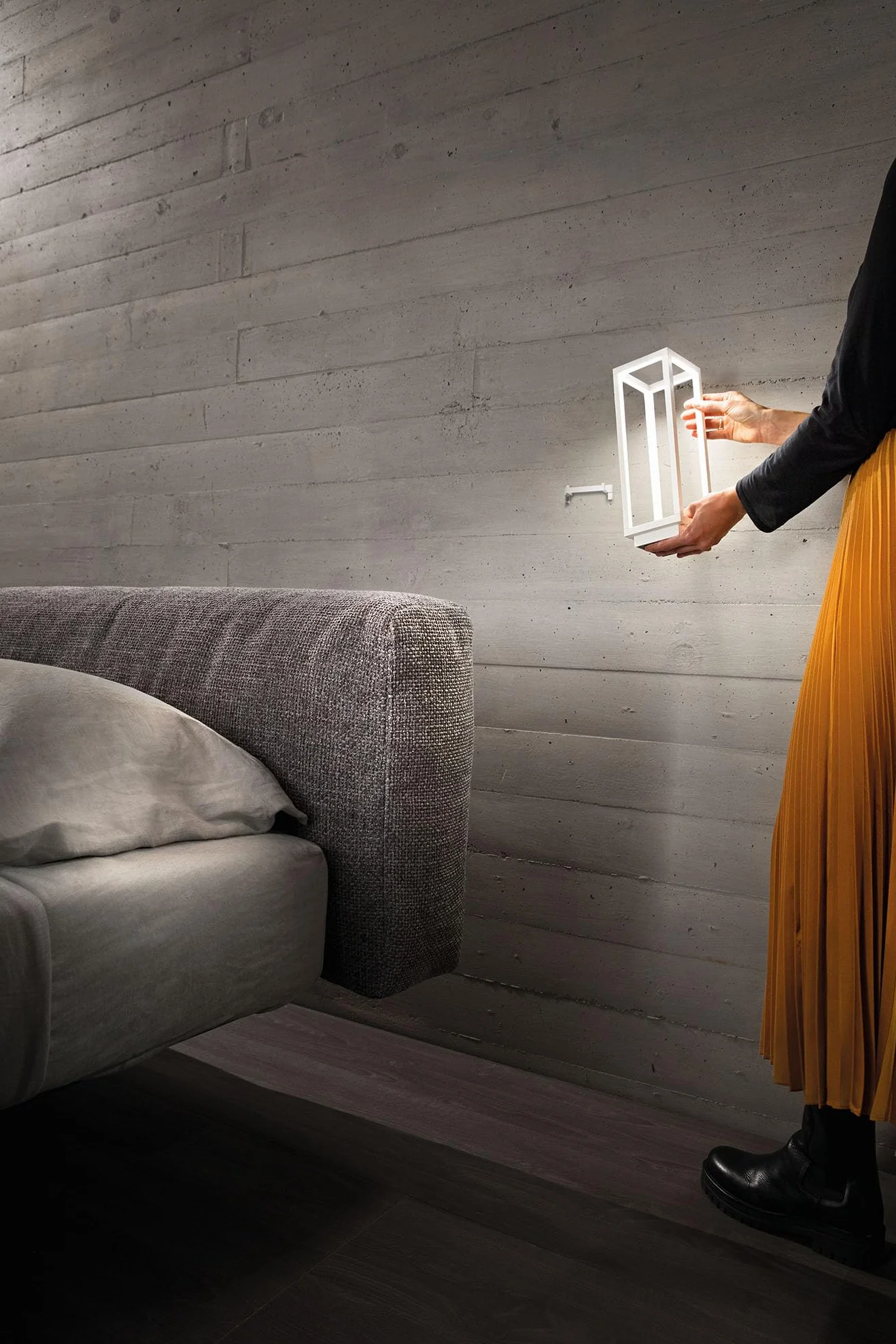 Zafferano, Home Pro Lamp, Bezprzewodowa Zasilana Akumulatorowo Lampa Stołowa ze Sterowaniem Dotykowym, do Użytku Wewnętrznego i Zewnętrznego, Ściemniacz, 3000 K, Wysokość 29,4 cm, Kolor Biały