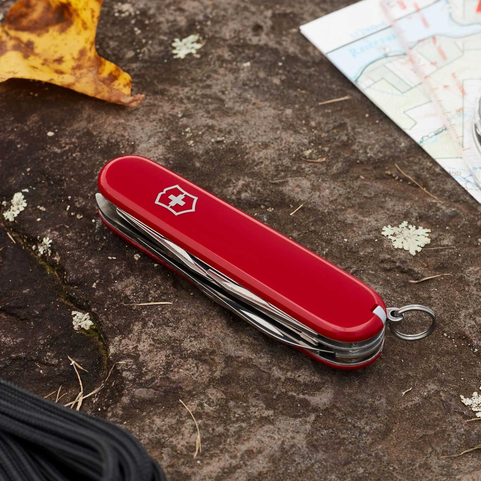 Victorinox Scyzoryk Hiker (13 funkcji, piła do drewna, śrubokręt Phillips, wykałaczka) czerwony