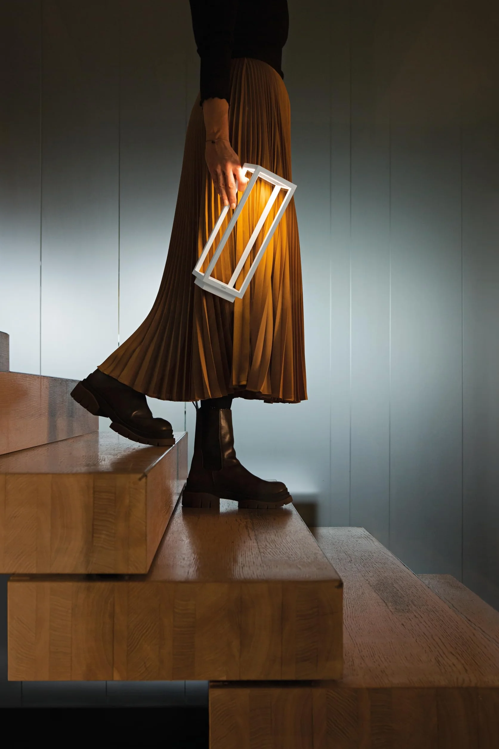 Zafferano, Home Pro Lamp, Bezprzewodowa Zasilana Akumulatorowo Lampa Stołowa ze Sterowaniem Dotykowym, do Użytku Wewnętrznego i Zewnętrznego, Ściemniacz, 3000 K, Wysokość 29,4 cm, Kolor Biały