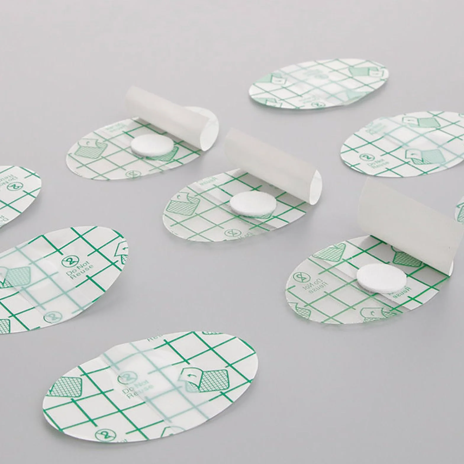 Wodoodporne plastry do uszu bawełniane jednorazowe ultra cienkie ochraniacze 8,1 x 5,3 cm