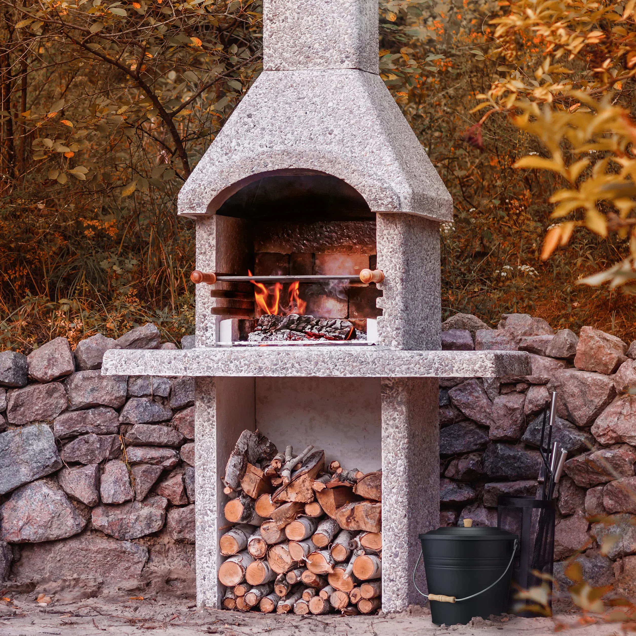 Relaxdays Kosz na popiół z pokrywką, 12 l, wiadro kominkowe, stal i drewno, pojemnik na popiół z uchwytem, kominek, piec i grill, czarny