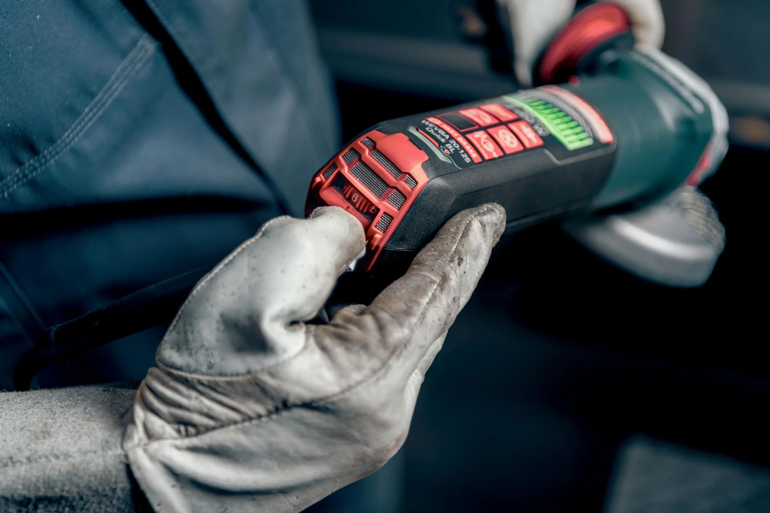 metabo Szlifierka kątowa WEVBA 20-125 Quick BL – 2000 W, 125 mm, 11000 obr./min, 3,5 Nm – silnik bezszczotkowy, VTC Elektronika, system M-Quick-System, uchwyt antywibracyjny, filtr przeciwpyłowy
