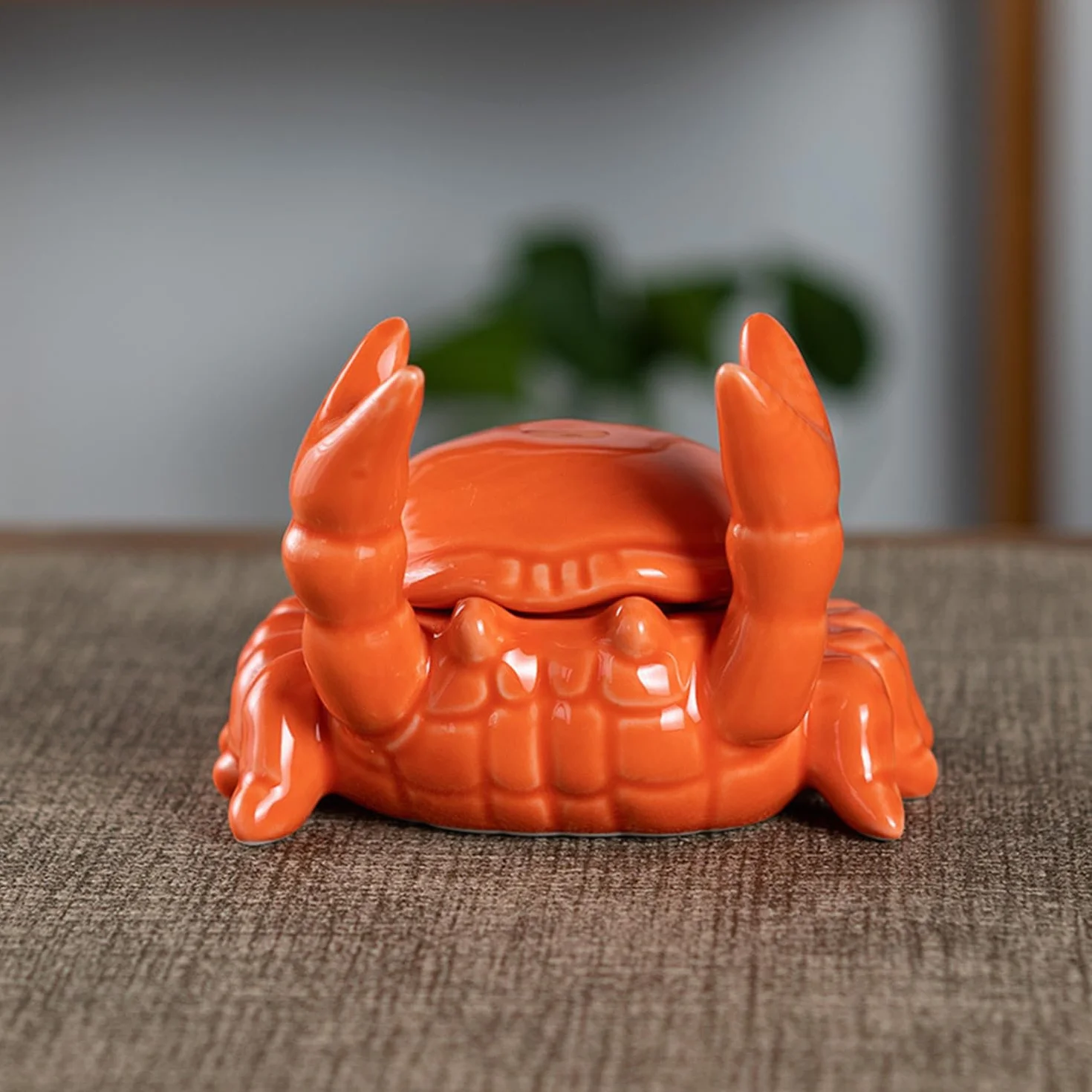Ceramiczna popielniczka kraba z pokrywką ochroną przed wiatrem 11,5 x 7,9 x 8 cm