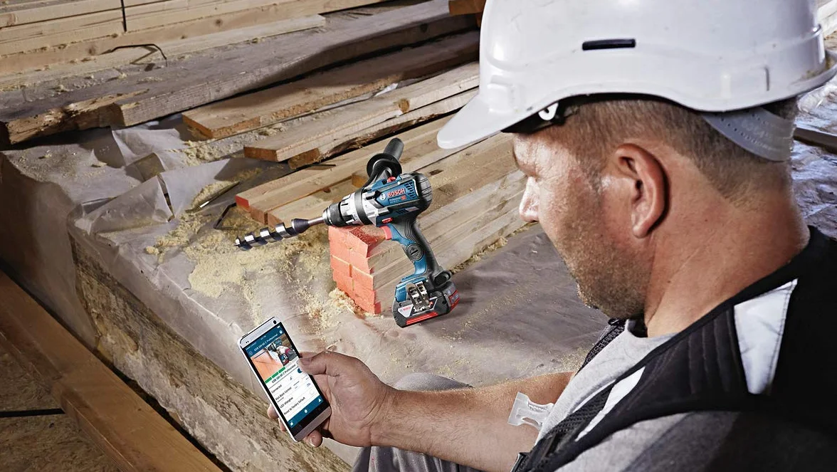 Bosch Professional system 18V: akumulatorowa wiertarko-wkrętarka udarowa GSB 18V-110 C (maksymalny moment obrotowy 110 Nm)
