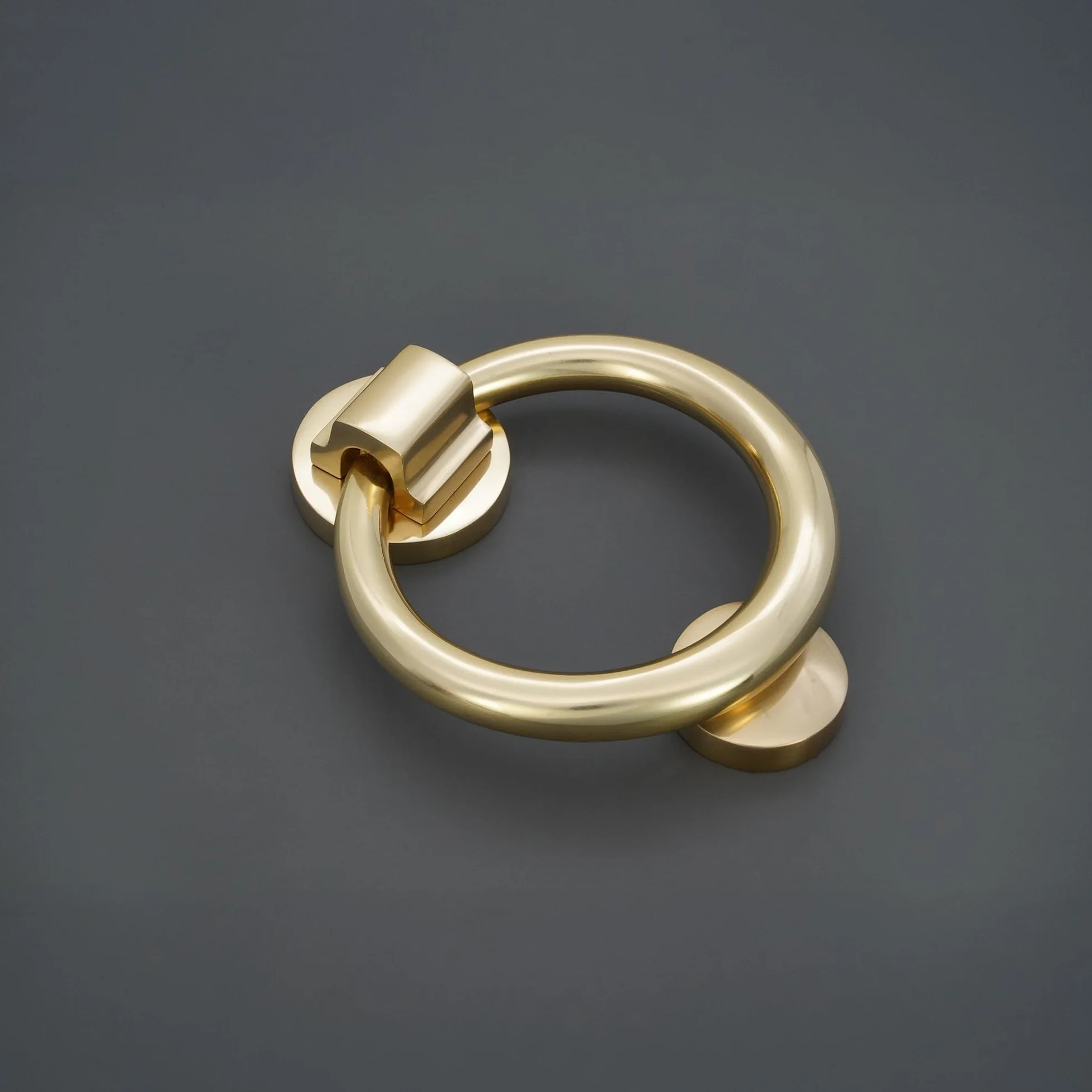 Infinity Decor Solid Brass 5” (12,7 cm) Kołatka do drzwi w kształcie pierścienia w polerowanej mosiądzowej końcówce – Wysokiej jakości ręczna kołatka do drzwi wejściowych