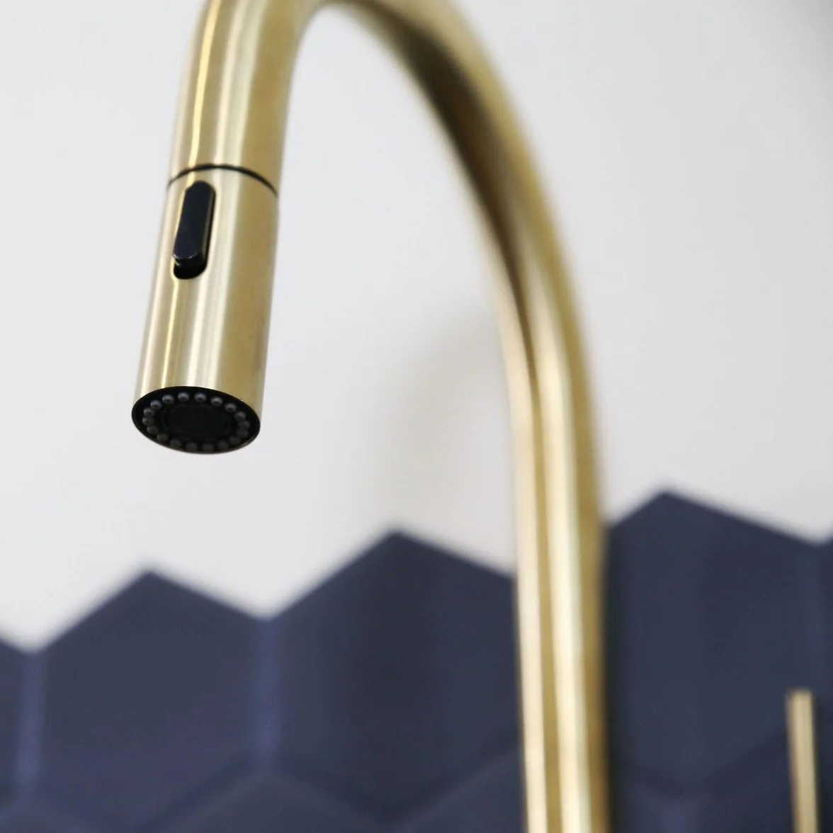Essebagno Bateria zlewozmywakowa Architek z wyjmowanym prysznicem szczotkowanym złotym wykończeniem