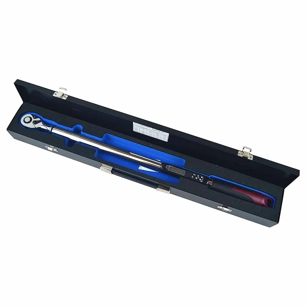 ACDelco Tools ARM303-4A Cyfrowy klucz dynamometryczny 1/2" (cal), wymiary 4,5-76 m. Zakres momentu obrotowego, długość 26-1/4", wyświetlacz LCD, dźwięk dźwiękowy, wibracje i migające światło LED,