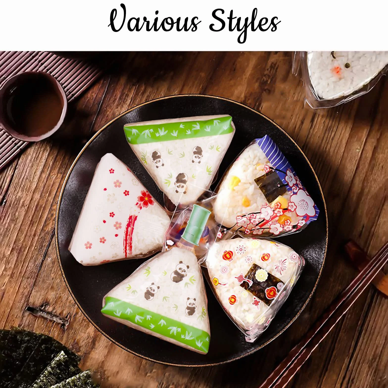 BRATA 100 szt. opakowań Onigiri + naklejki, jednorazowe plastikowe torby do owijania Onigiri, trójkątna torba do pakowania kulek ryżowych, łatwe do rozdarcia, na wynos, do użytku domowego i na piknik