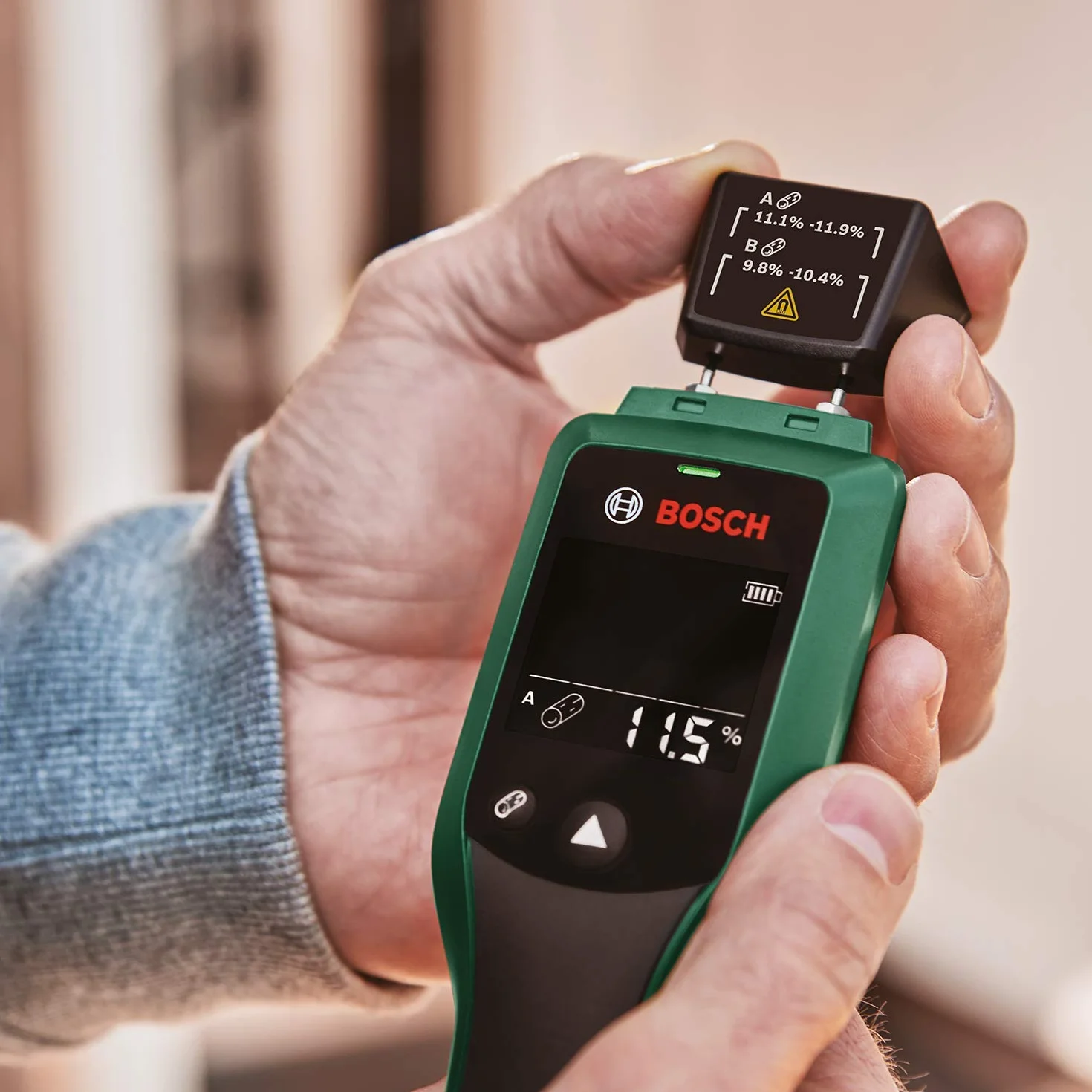 Bosch Wilgotnościomierz UniversalHumid (precyzyjny rezultat pracy dzięki wstępnemu wyborowi grupy drewna i trójkolorowej diodzie LED zapewniającej łatwą interpretację wyników)