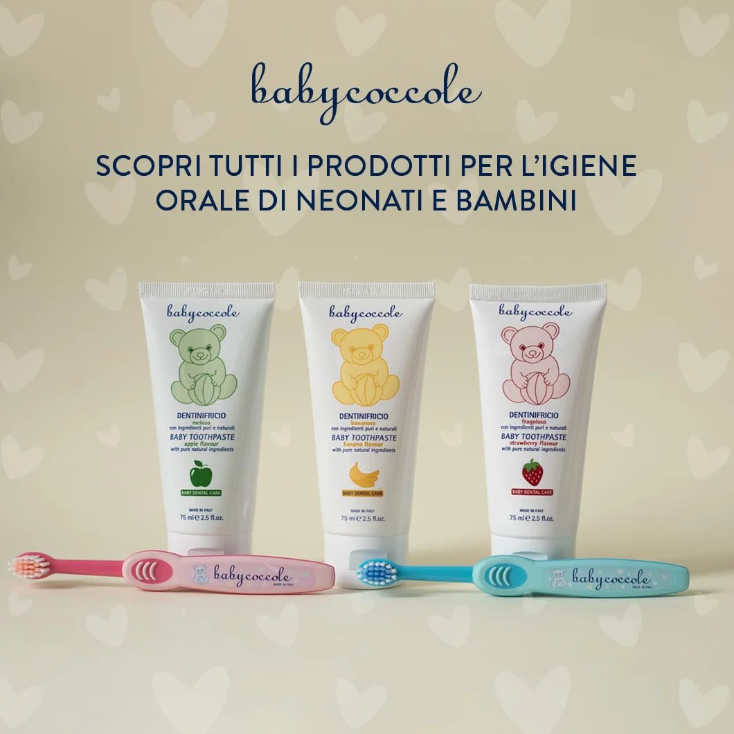 Babycoccole Szczotka BABY 6-36 miesięcy. Niebieski lub różowy, idealny dla zębów noworodków i dzieci do 3 lat. Super miękkie, delikatne włosie na dziąsłach i zębach. Głowica w kształcie i zaokrąglona.