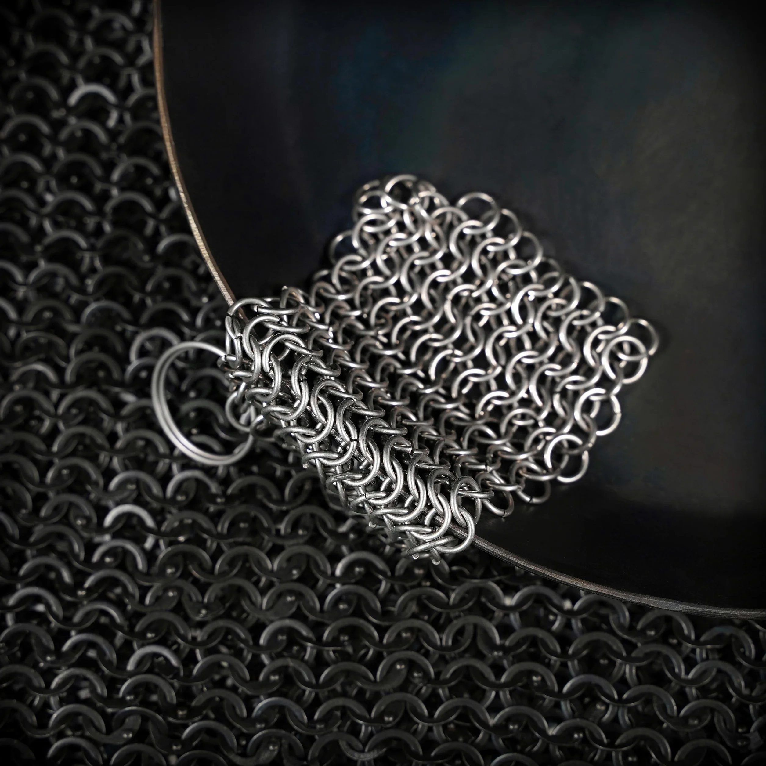 Mythrojan Cast Iron Cleaner, 3.9 Inches Rectangle Chainmail Scrubber with Hanging Ring Dishcloth Stainless Steel Chainmail Scrubber for Skillet, Wok, Pan & Pots Cleaner