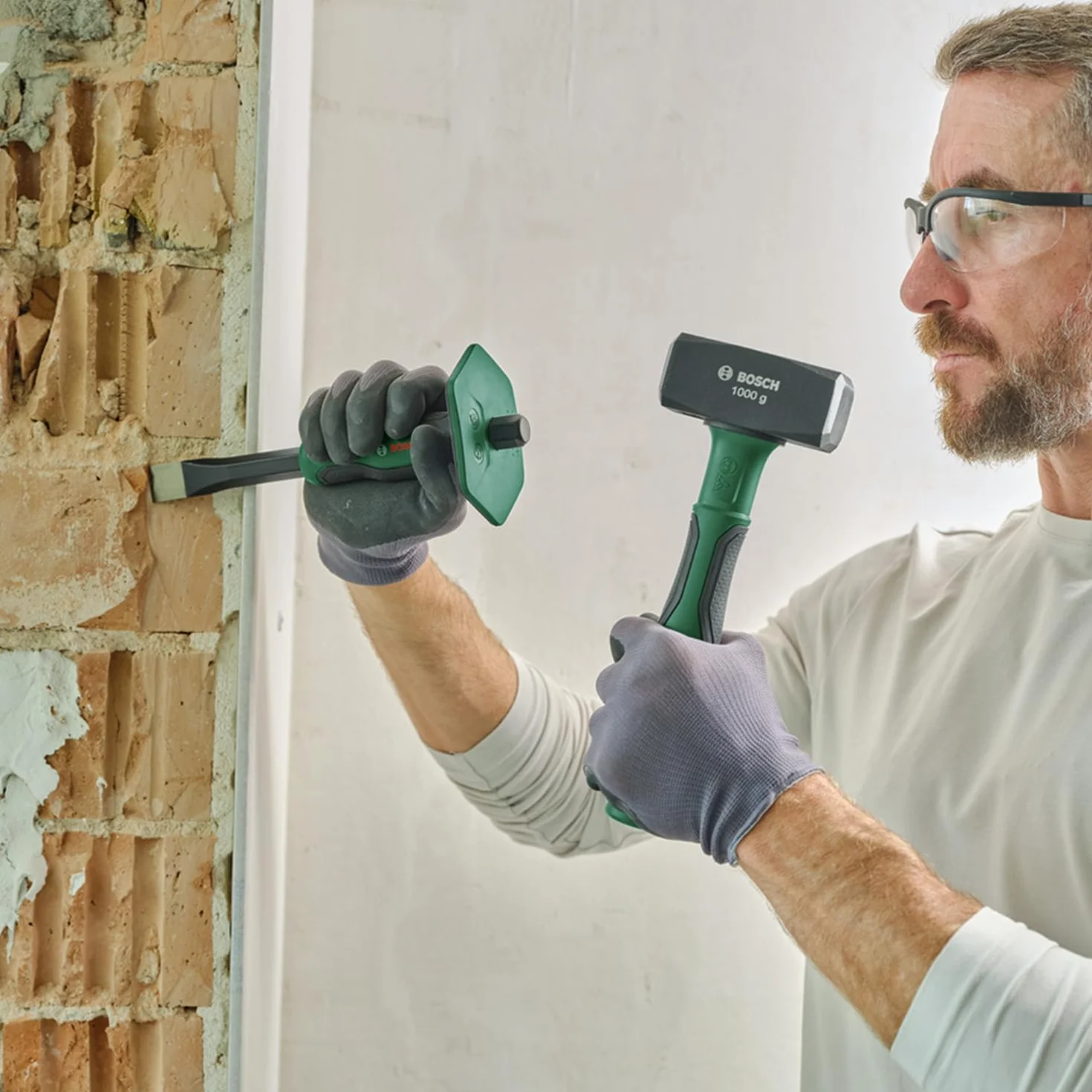 Bosch Młotek kamieniarski 1000 g (do wymagających prac, wytrzymała stal wysokowęglowa, symetr. obuch, komfortowy trzonek z miękką okładziną Softgrip i rdzeniem z włókna szkl., niski poziom drgań)