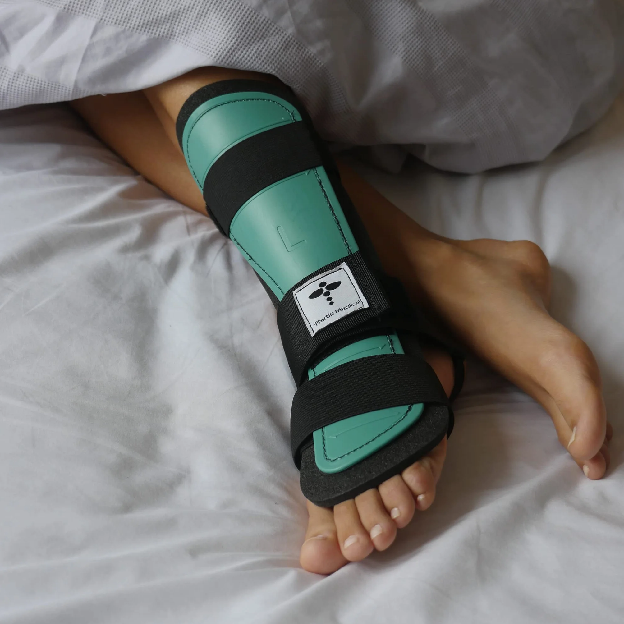Achilles Tendon Rupture Szyna nocna, ortopedyczna klamra do regeneracji dla Torn Achilles, wygodne i lekkie wsparcie oferuje alternatywę dla butów i pomaga sen (Small Right)