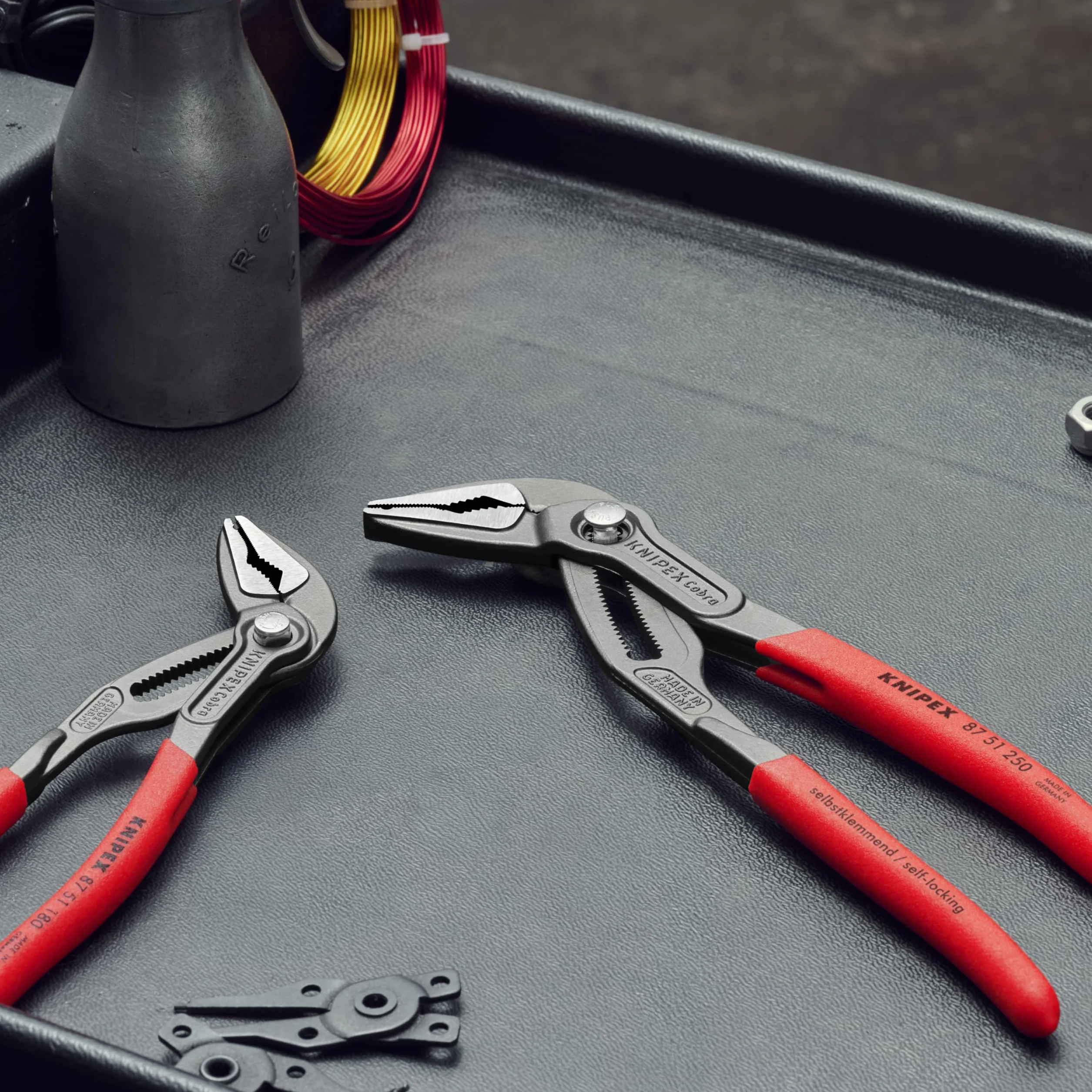 KNIPEX Cobra ES Szczypce nastawne do rur z wydłużoną szczęką w opakowaniu z zawieszką fosforanowana, szara pokryte antypoślizgowym, 87 51 180 SB
