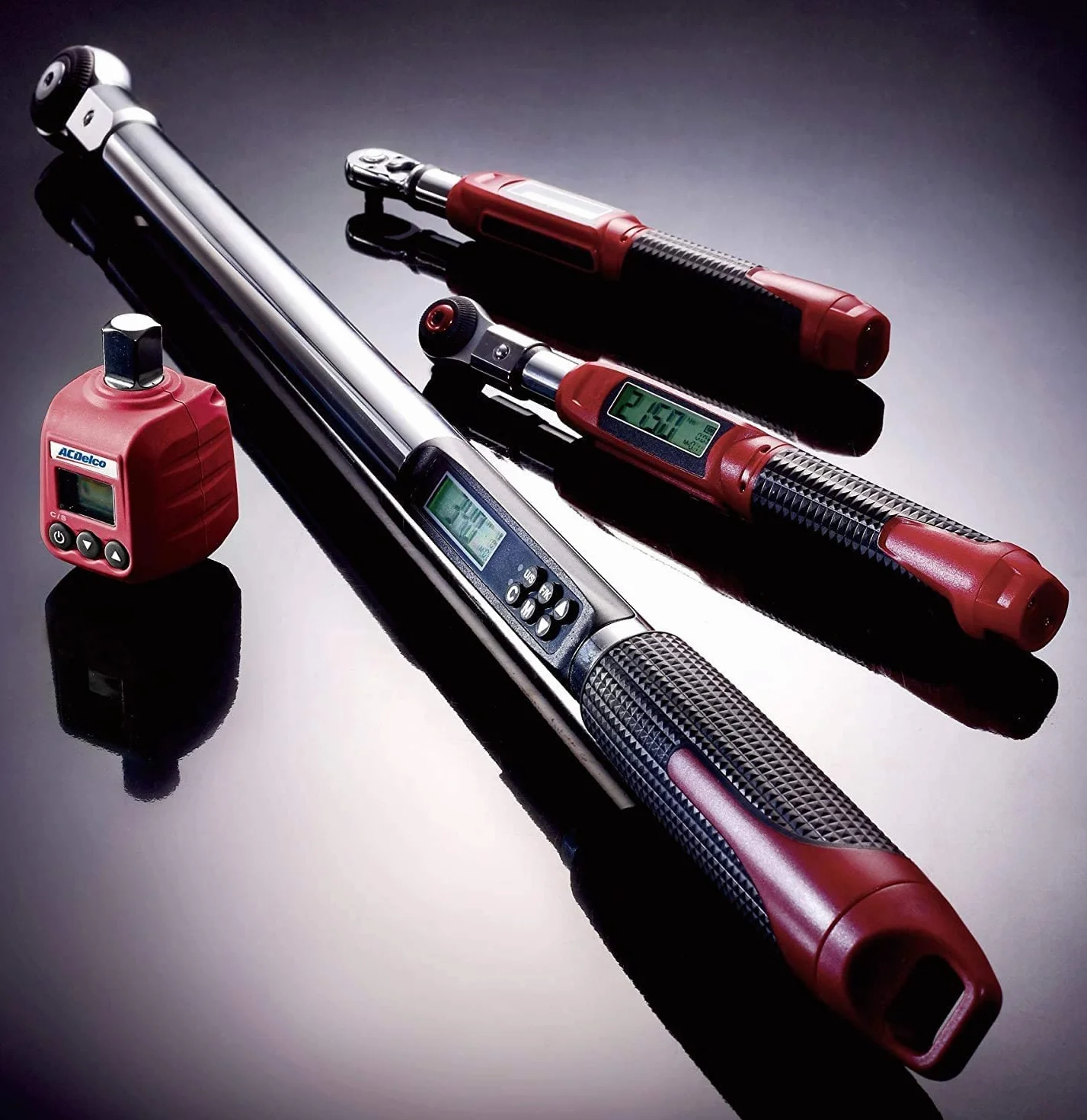 ACDelco Tools ARM303-4A Cyfrowy klucz dynamometryczny 1/2" (cal), wymiary 4,5-76 m. Zakres momentu obrotowego, długość 26-1/4", wyświetlacz LCD, dźwięk dźwiękowy, wibracje i migające światło LED,